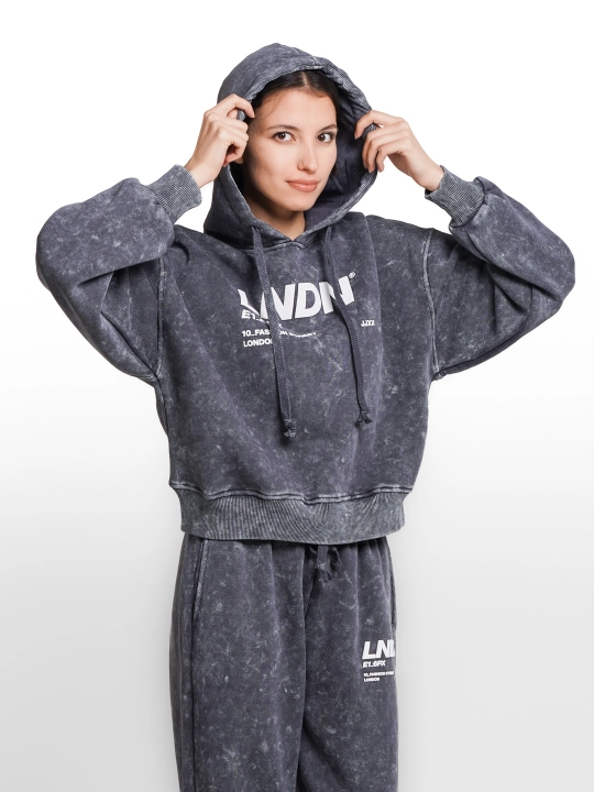 Ayollar uchun sport kostyumi, issiq