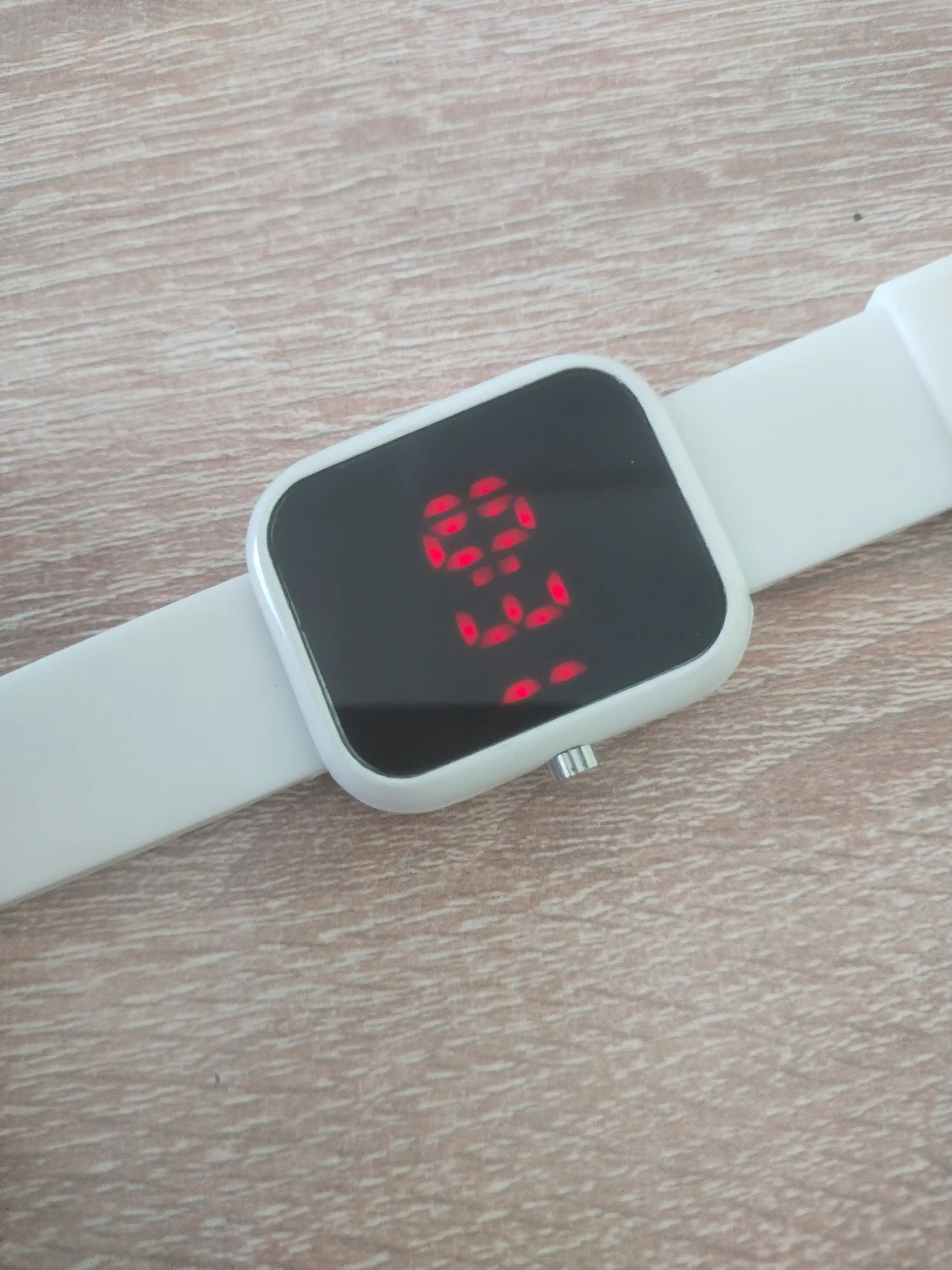 Электронные наручные часы LED watches