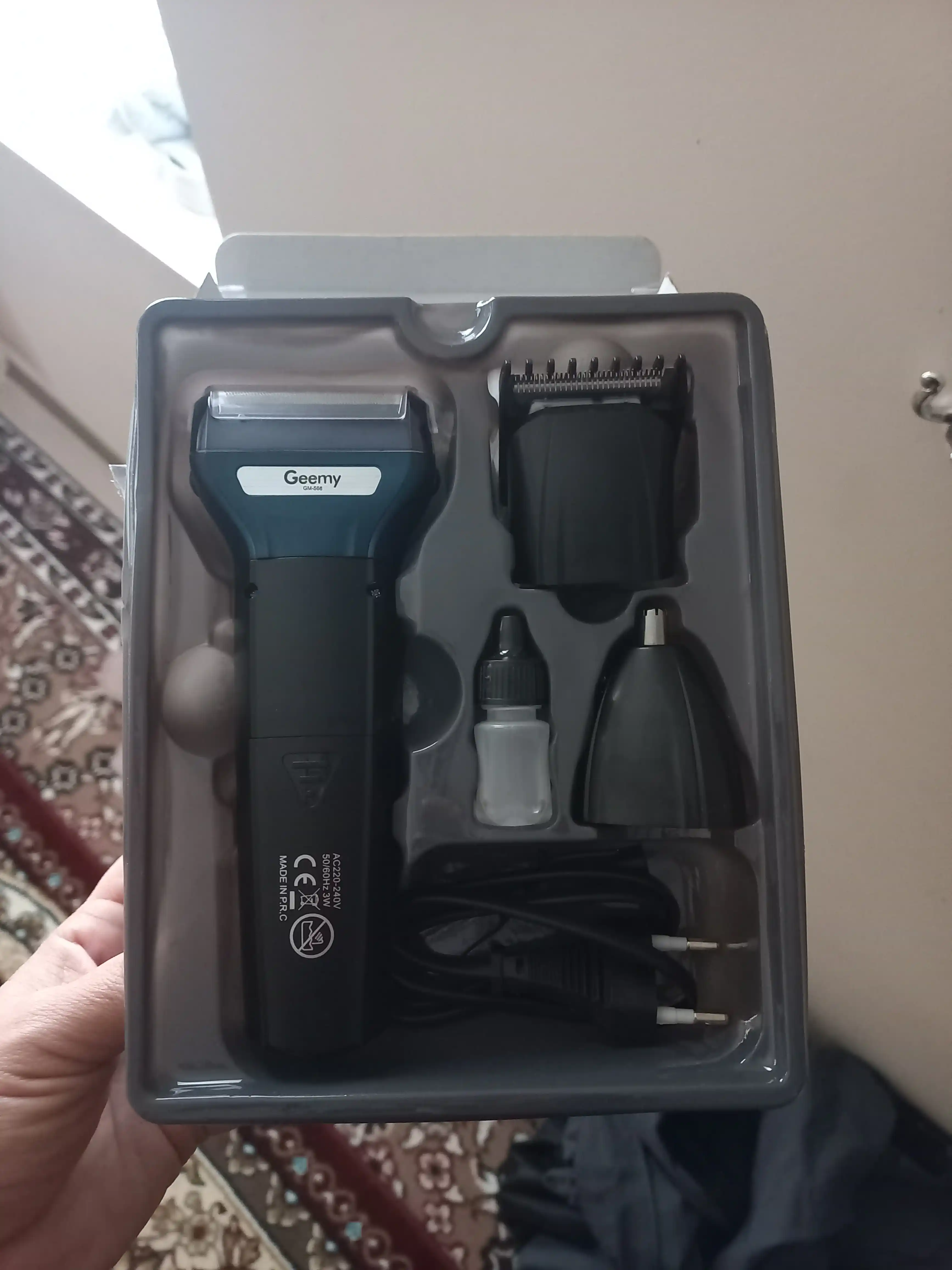 Professional mashina-trimmeri VGR V-175, soch va soqol olish uchun