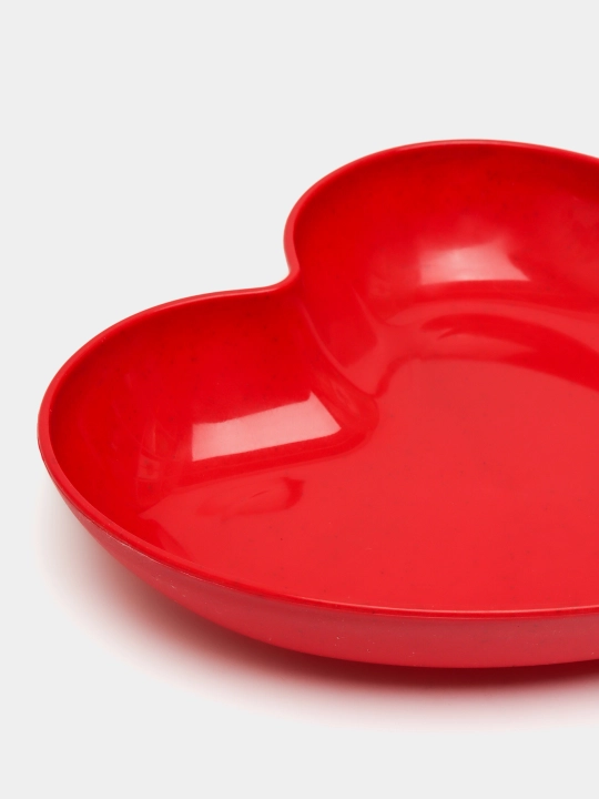 Yurak shaklidagi plastik qayta ishlatiladigan tarelkalar