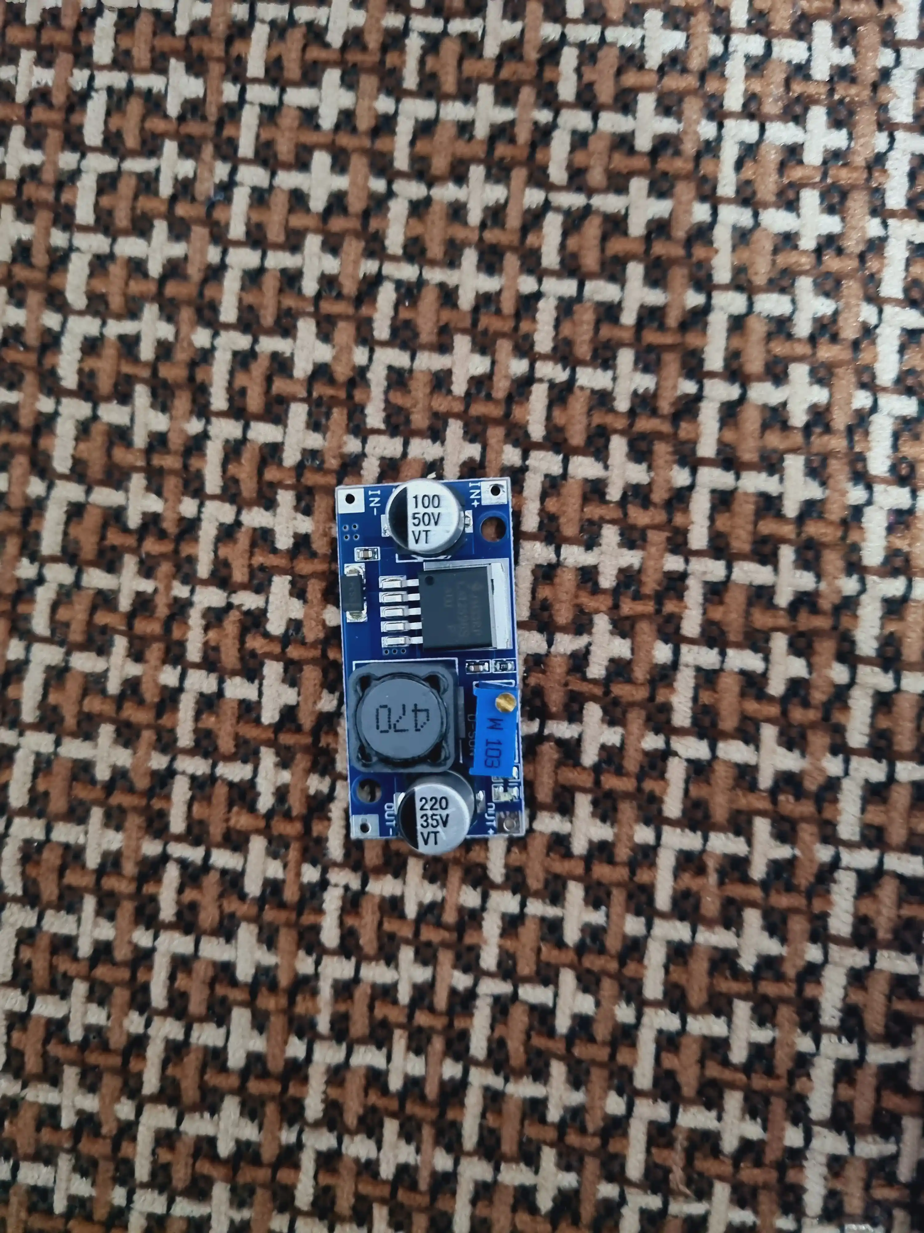 LM2596 DC to DC Buck konvertori - sozlanishi pastga tushadigan quvvat manbai modul DC DC
