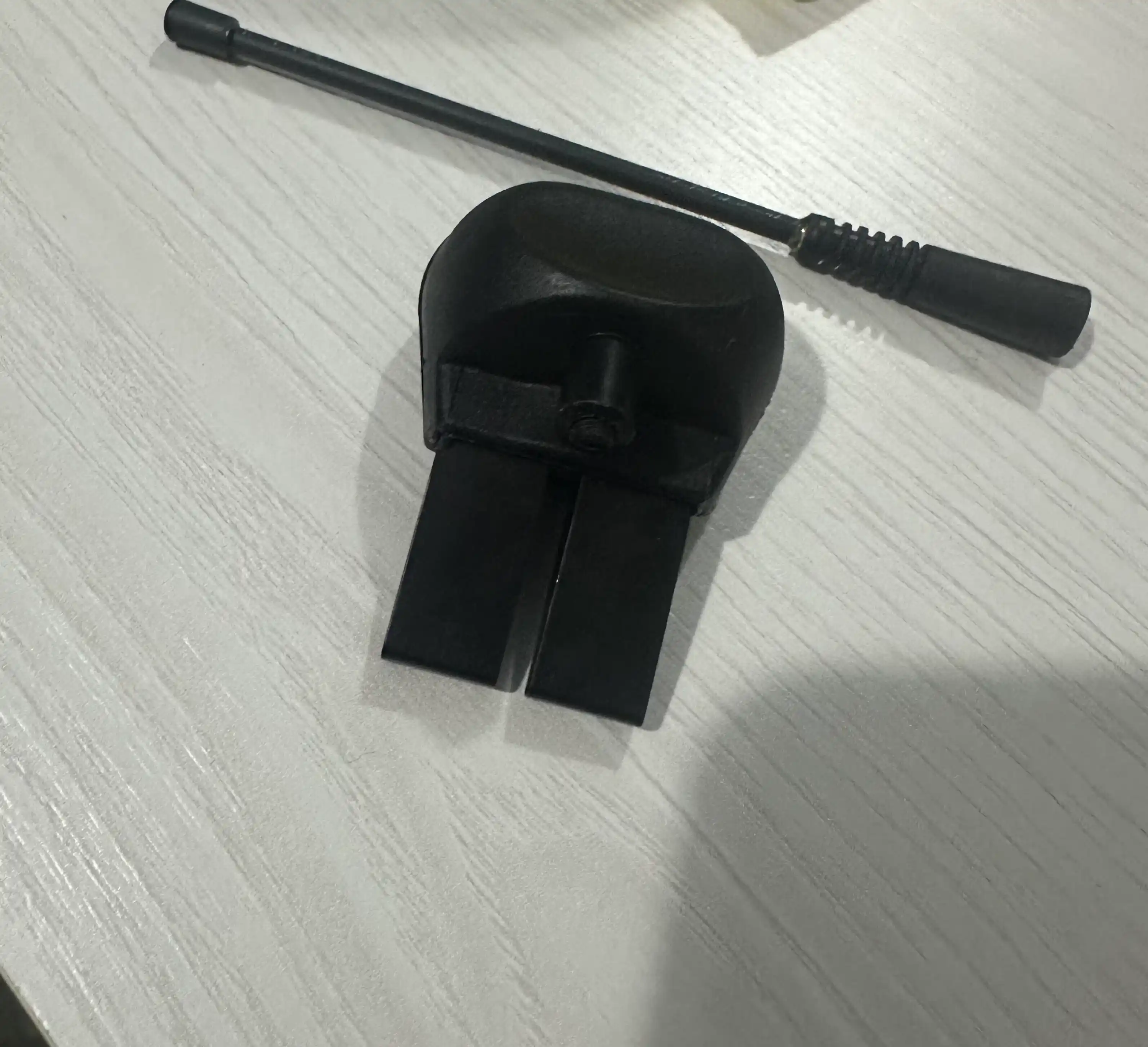 Avtomobil tomiga antenna