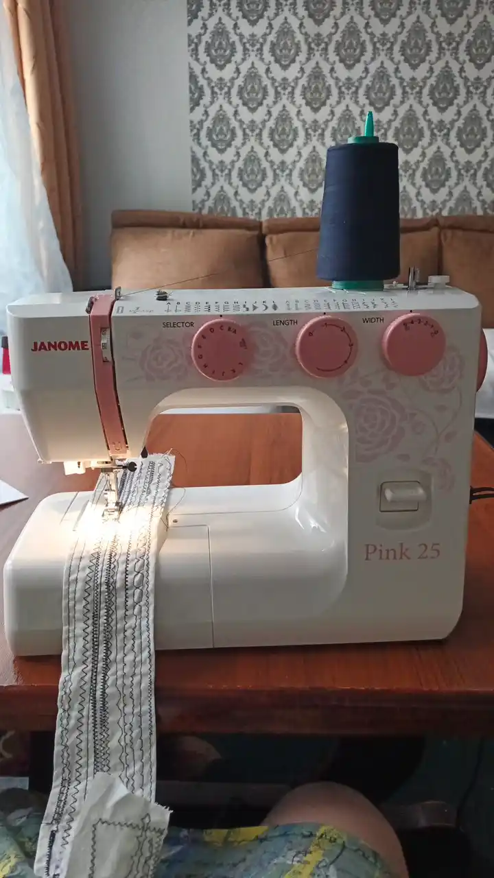 Швейная машина Janome Pink 25