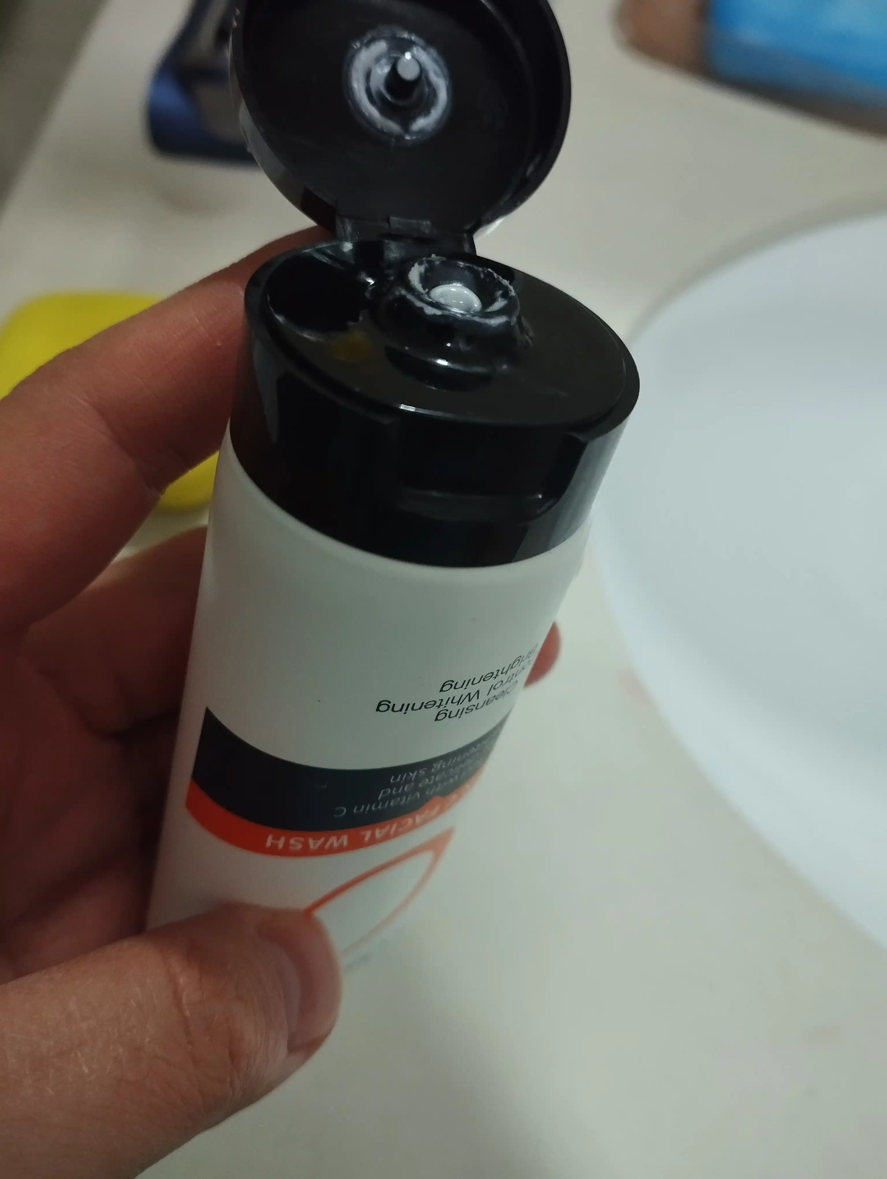 Yuz va bo'yin uchun sut gel, molochko vitamin C bilan, oqartuvchi, yosh dog'lariga qarshi