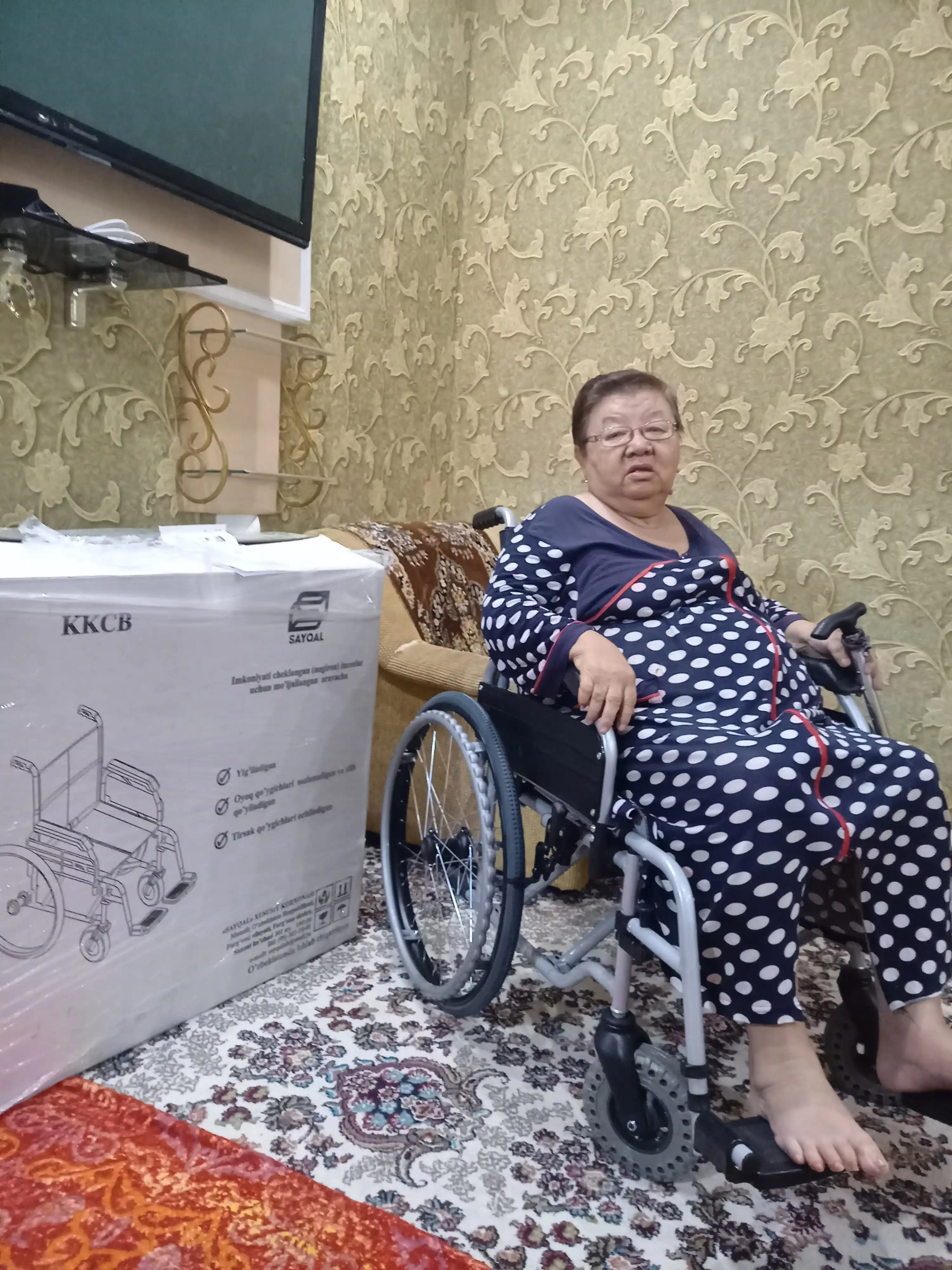 Коляска инвалидная взрослая, с сиденьем, предназначенная для комнаты KKSD