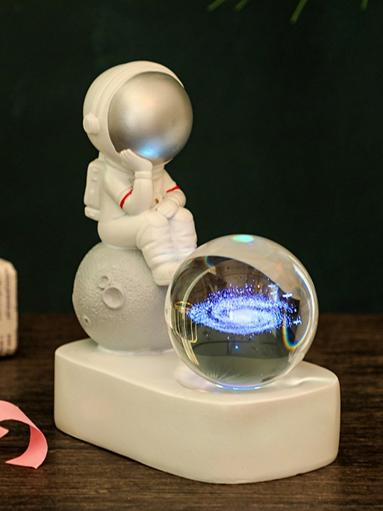 Tungi chiroq Kosmonavt va billur shar, USB - 