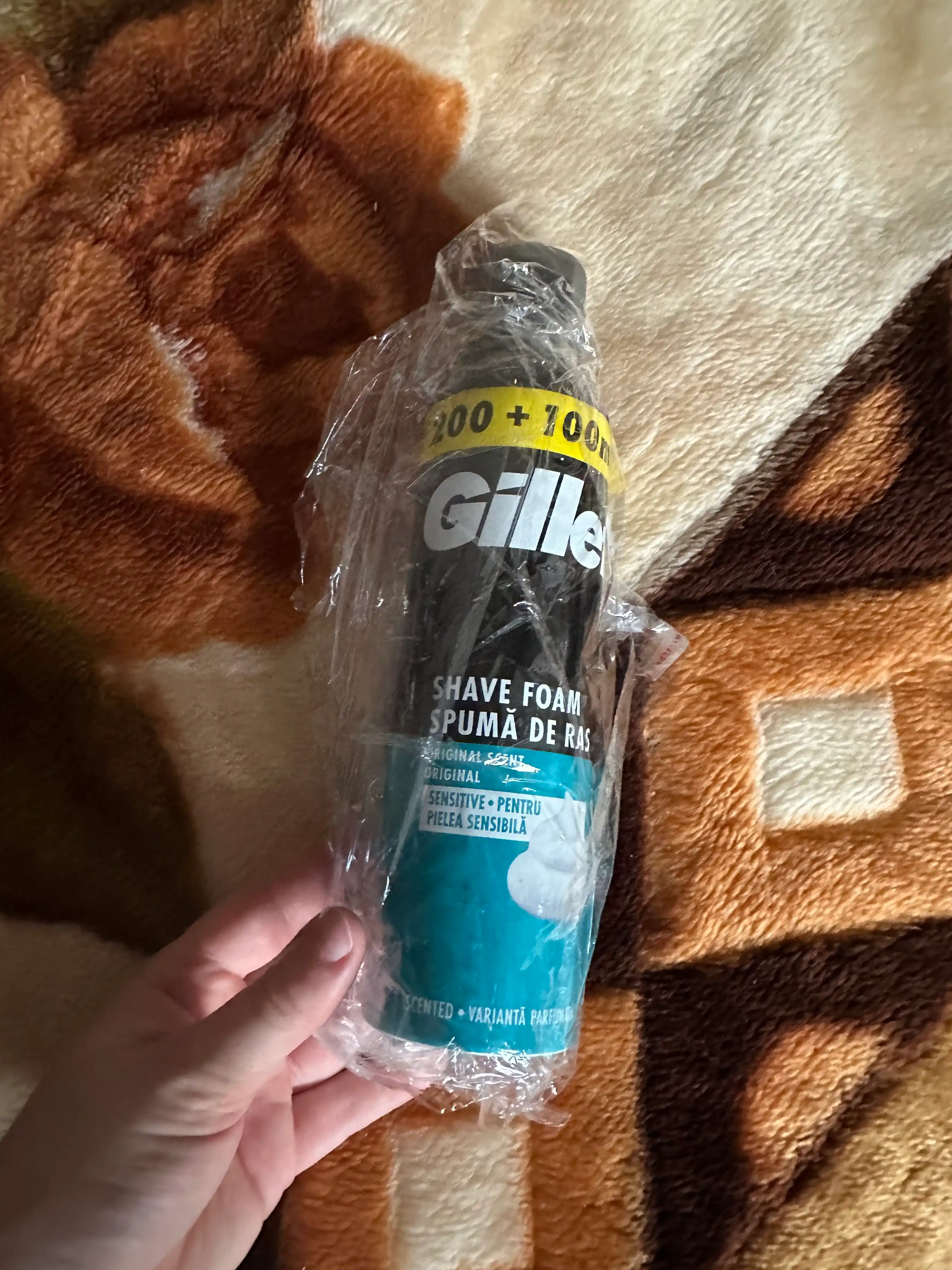 Пена для бритья Gillette Sensitive, для чувствительной кожи, дополнительная защита, 200+100 мл