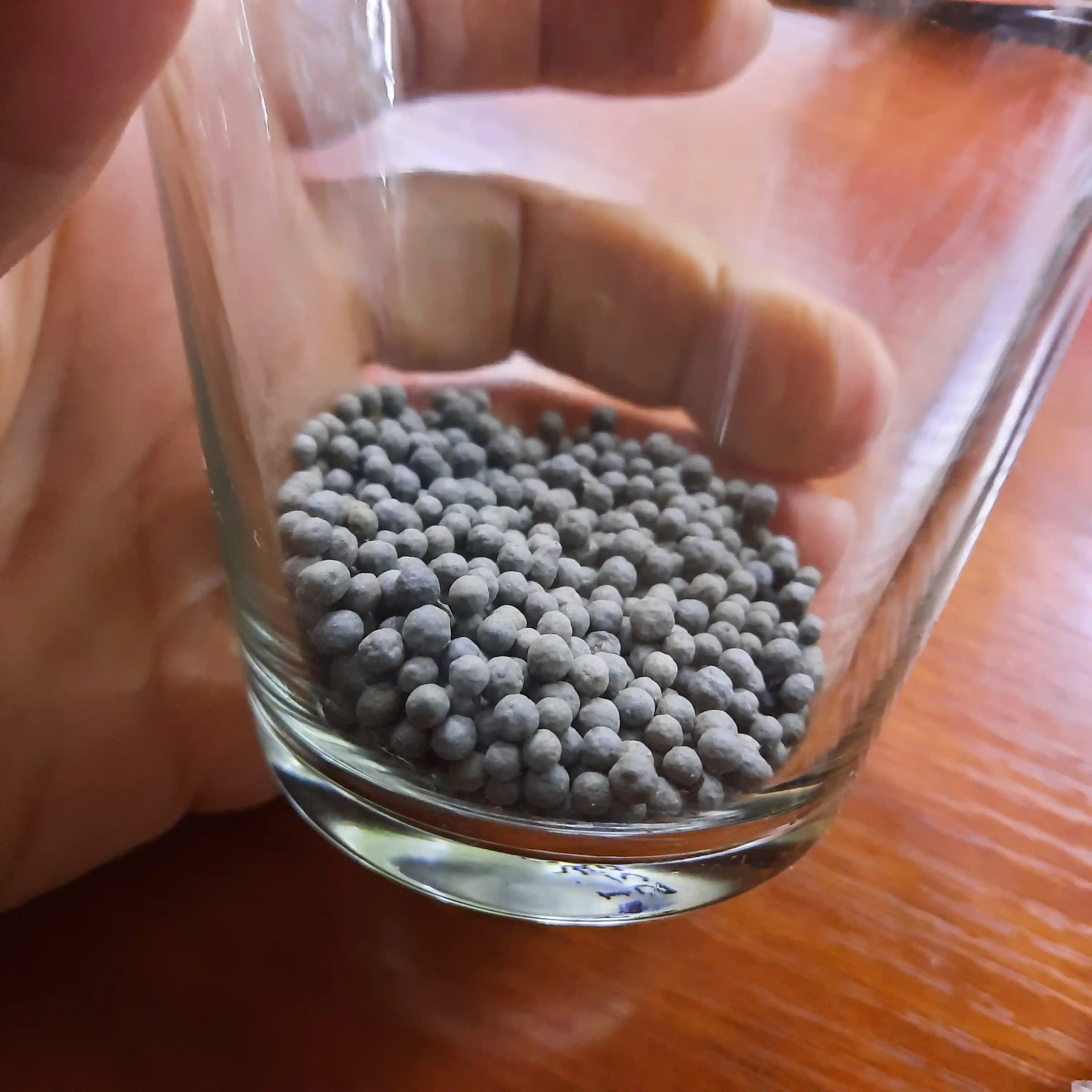 100% propant Akvarium tuprog'i, qora va jigarrang, 1 va 3 kg