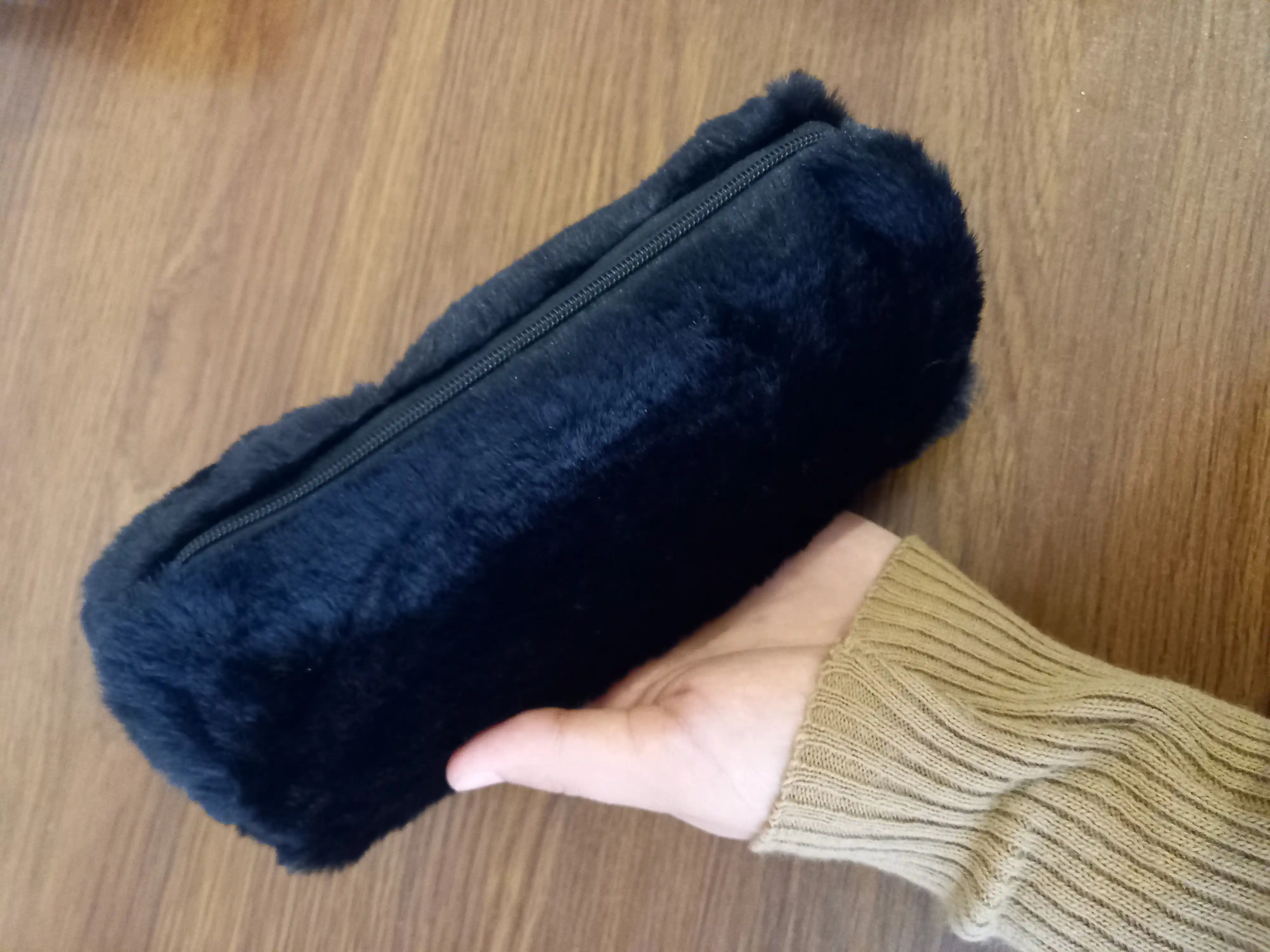 Plyush qalam qutisi, fermuarli kosmetik sumka, mo'ynali