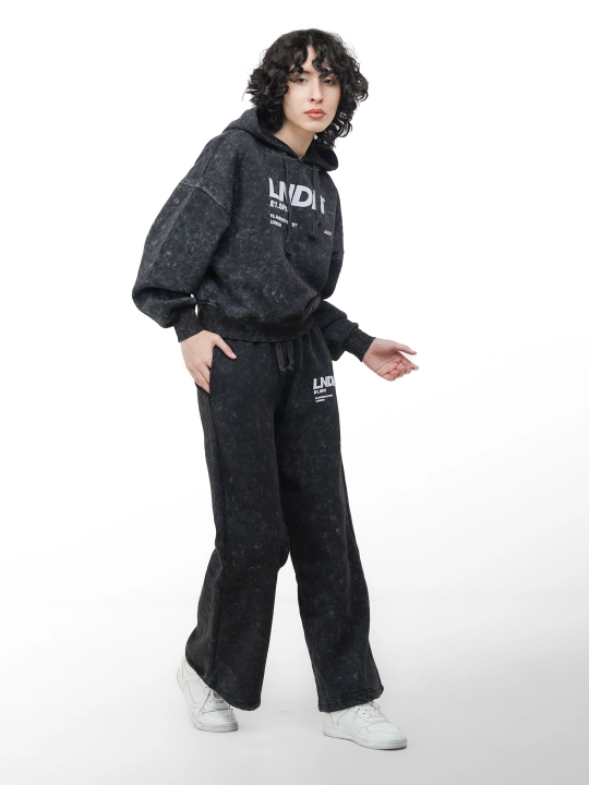 Ayollar uchun sport kostyumi, issiq