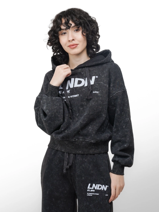 Ayollar uchun sport kostyumi, issiq