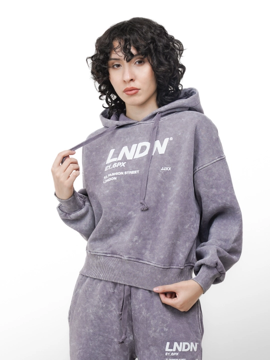 Ayollar uchun sport kostyumi, issiq