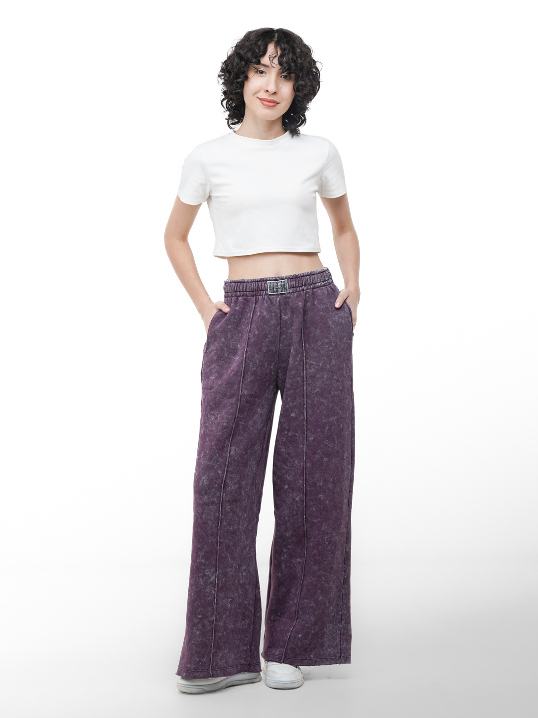 Yalangoch sportchi ayollar ish stoli fon rasmi