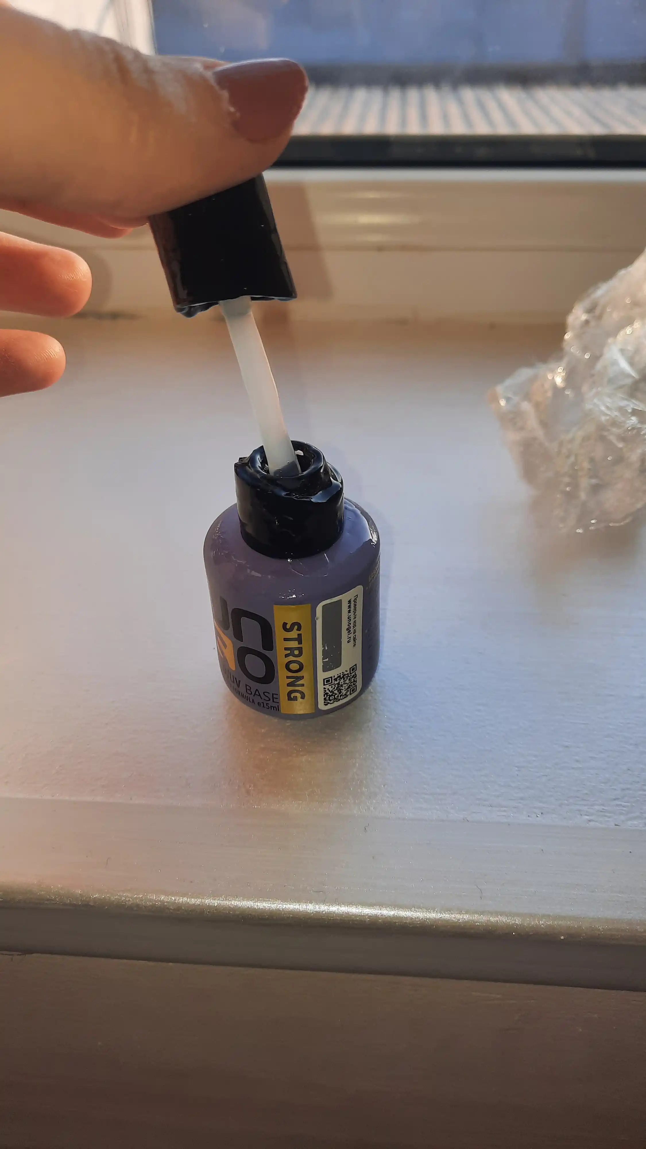 Baza, tirnoq bo'yog'i uchun asos qoplama Uno Strong, 15 ml