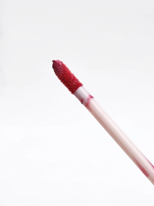 Suyuq mat lab bo‘yog‘i, soyali, ipakdek mat farg‘onasi bilan Matte Lip Gloss