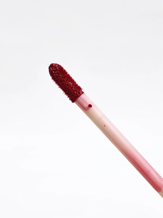 Suyuq mat lab bo‘yog‘i, soyali, ipakdek mat farg‘onasi bilan Matte Lip Gloss