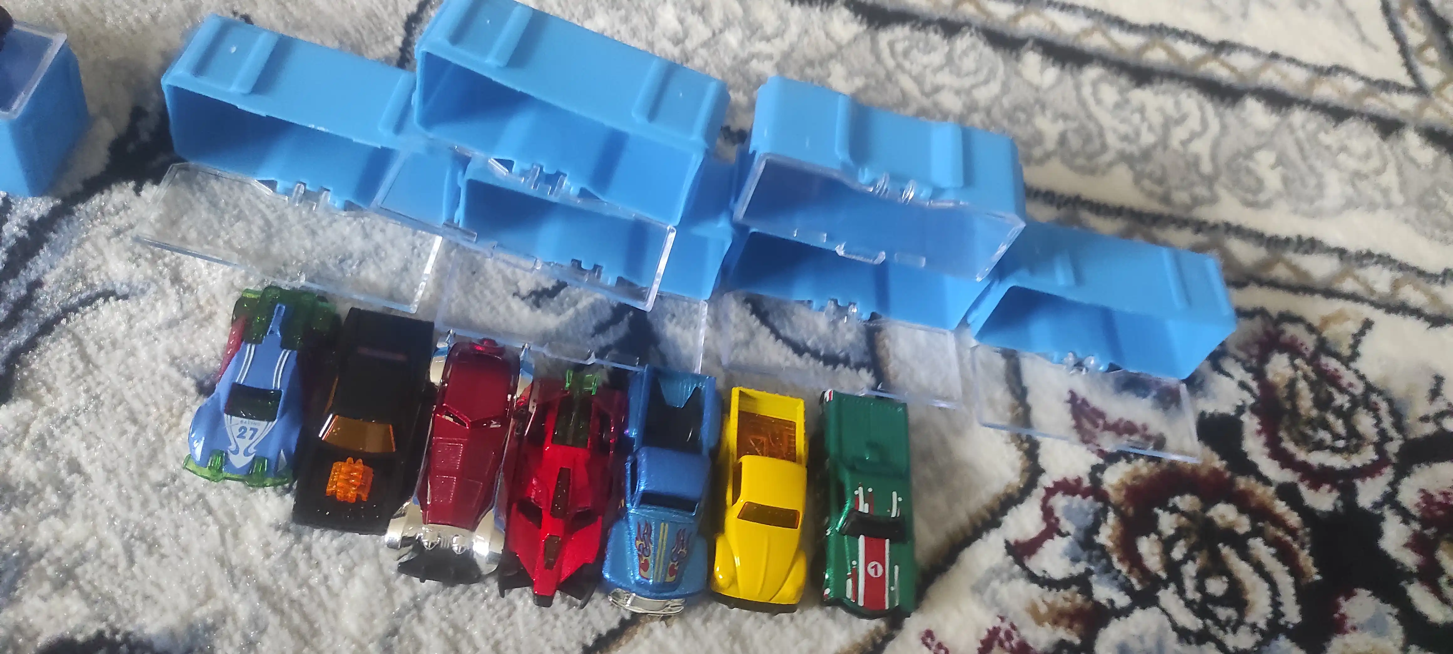 Metall mashinalar Hot Wheels stilida, to'plami 8 dona, konteynerlardan konstruktor