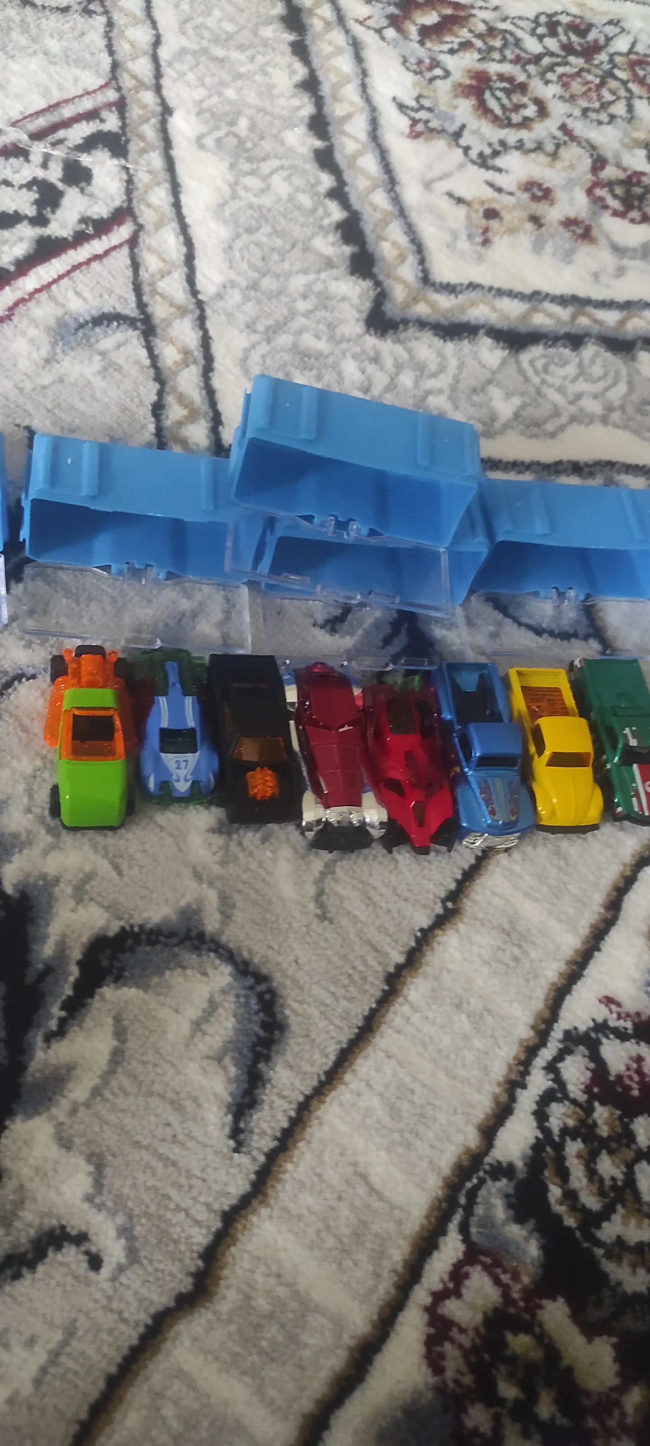 Metall mashinalar Hot Wheels stilida, to'plami 8 dona, konteynerlardan konstruktor