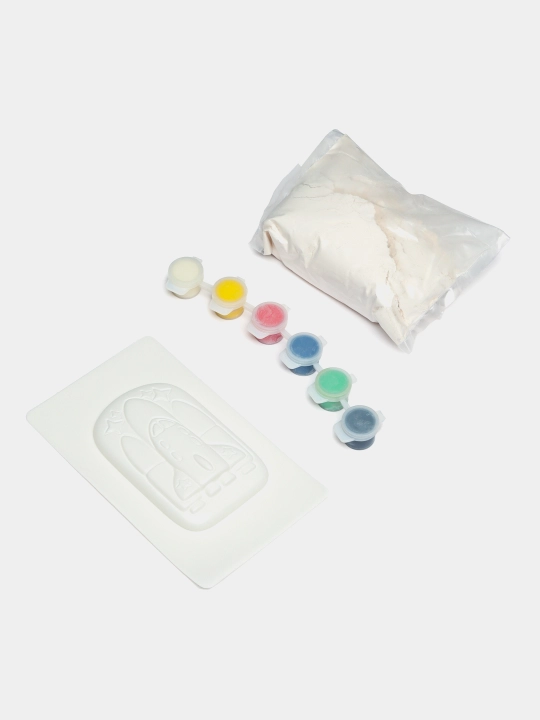 Gipsdan yasalgan barelyeflar Lori Kosmik kema Pz/G-046