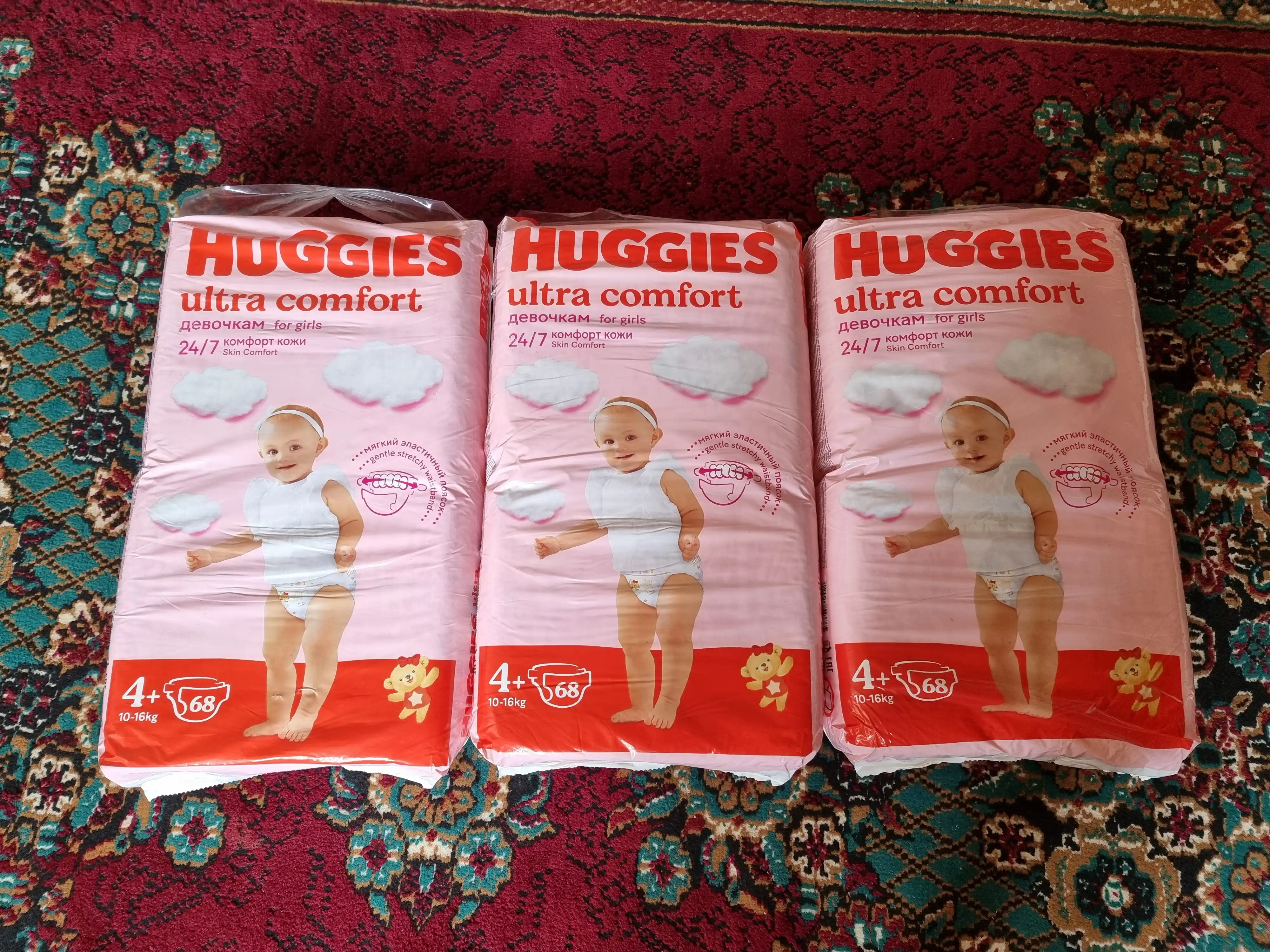 Tagliklar Huggies Ultra Comfort, qizlar uchun 10-16 kg, 4+ o‘lcham, 68 dona