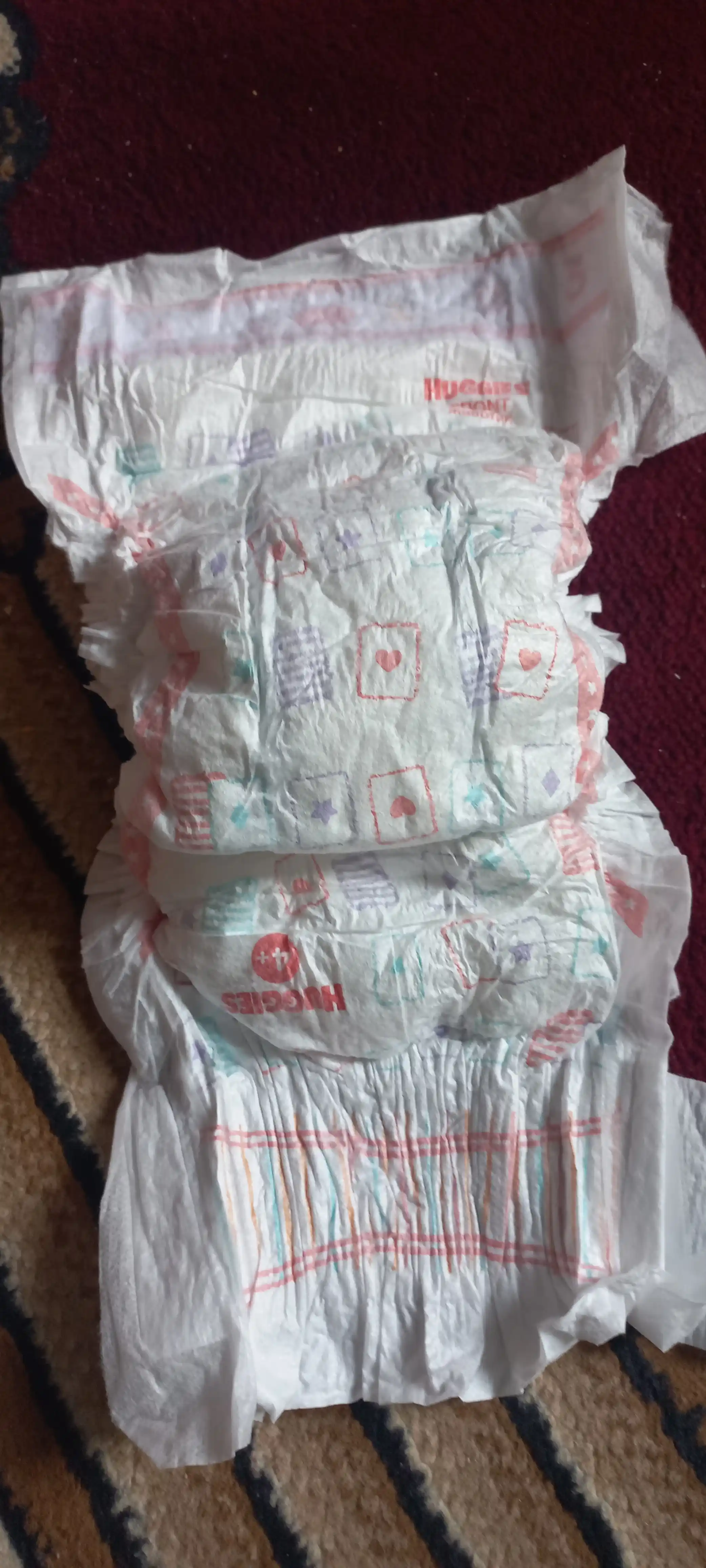 Tagliklar Huggies Ultra Comfort, qizlar uchun 10-16 kg, 4+ o‘lcham, 68 dona