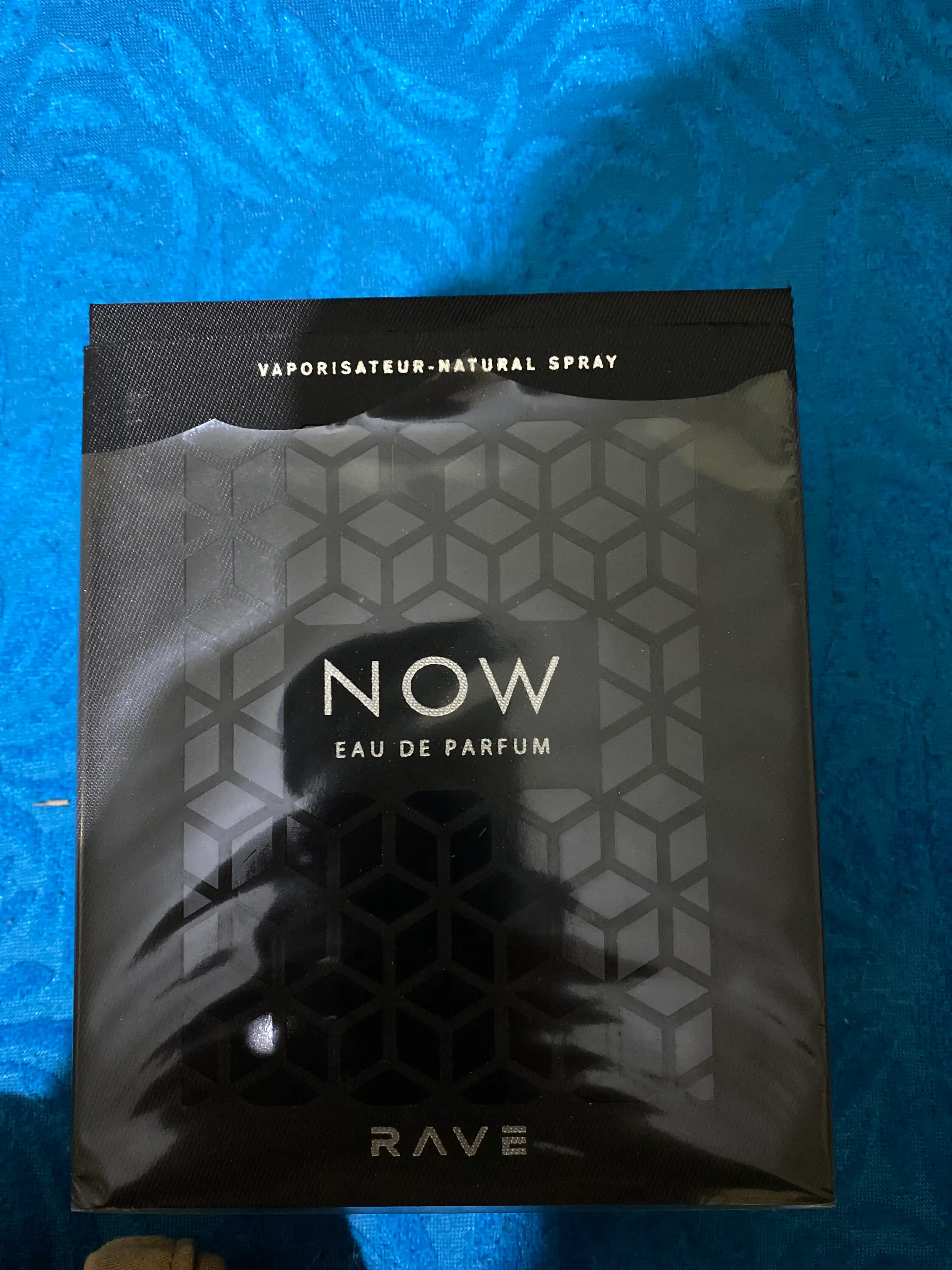 Erkaklar va ayollar uchun parfyum suvi Now Rave Lattafa, 100 ml