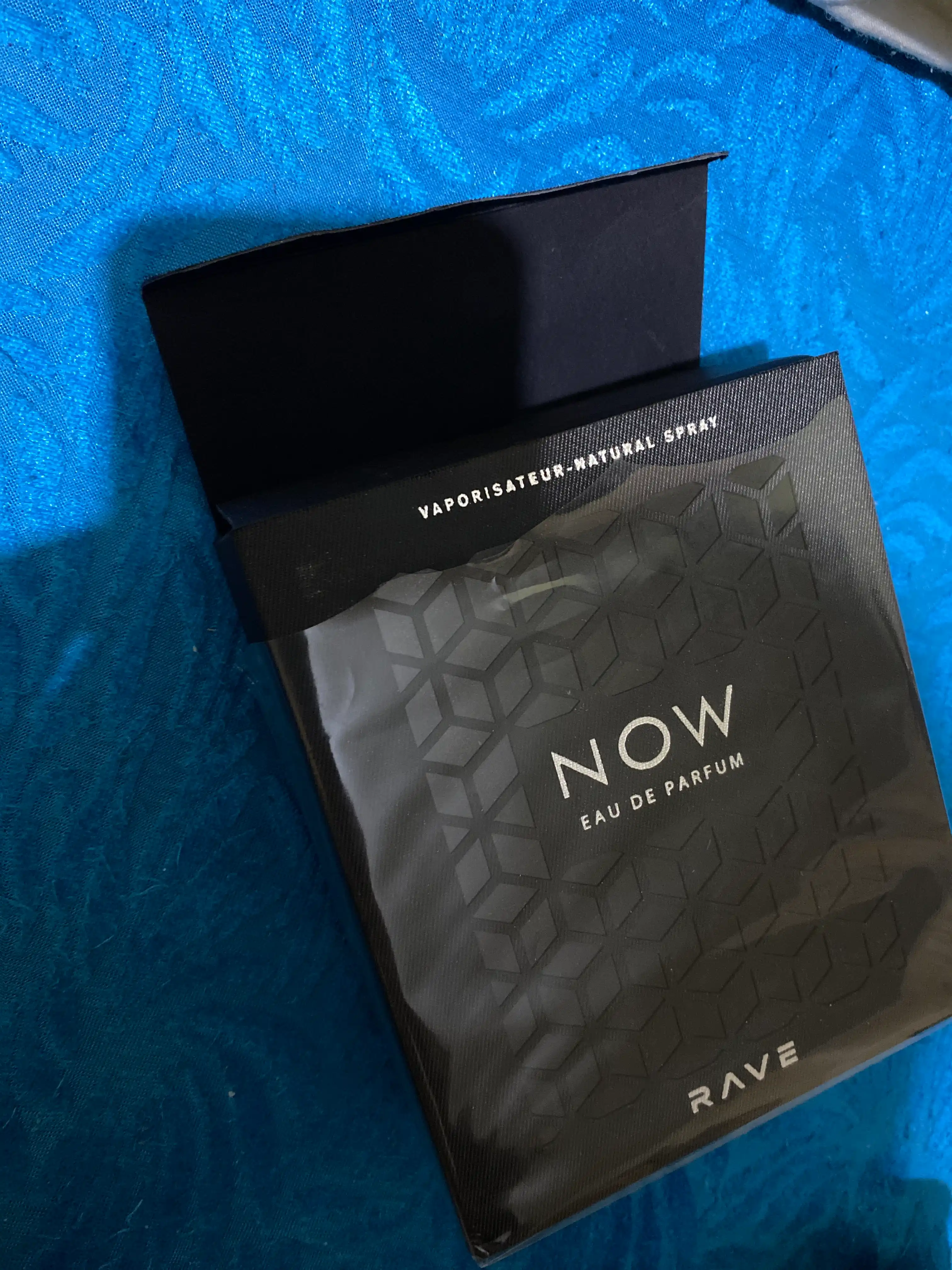 Erkaklar va ayollar uchun parfyum suvi Now Rave Lattafa, 100 ml