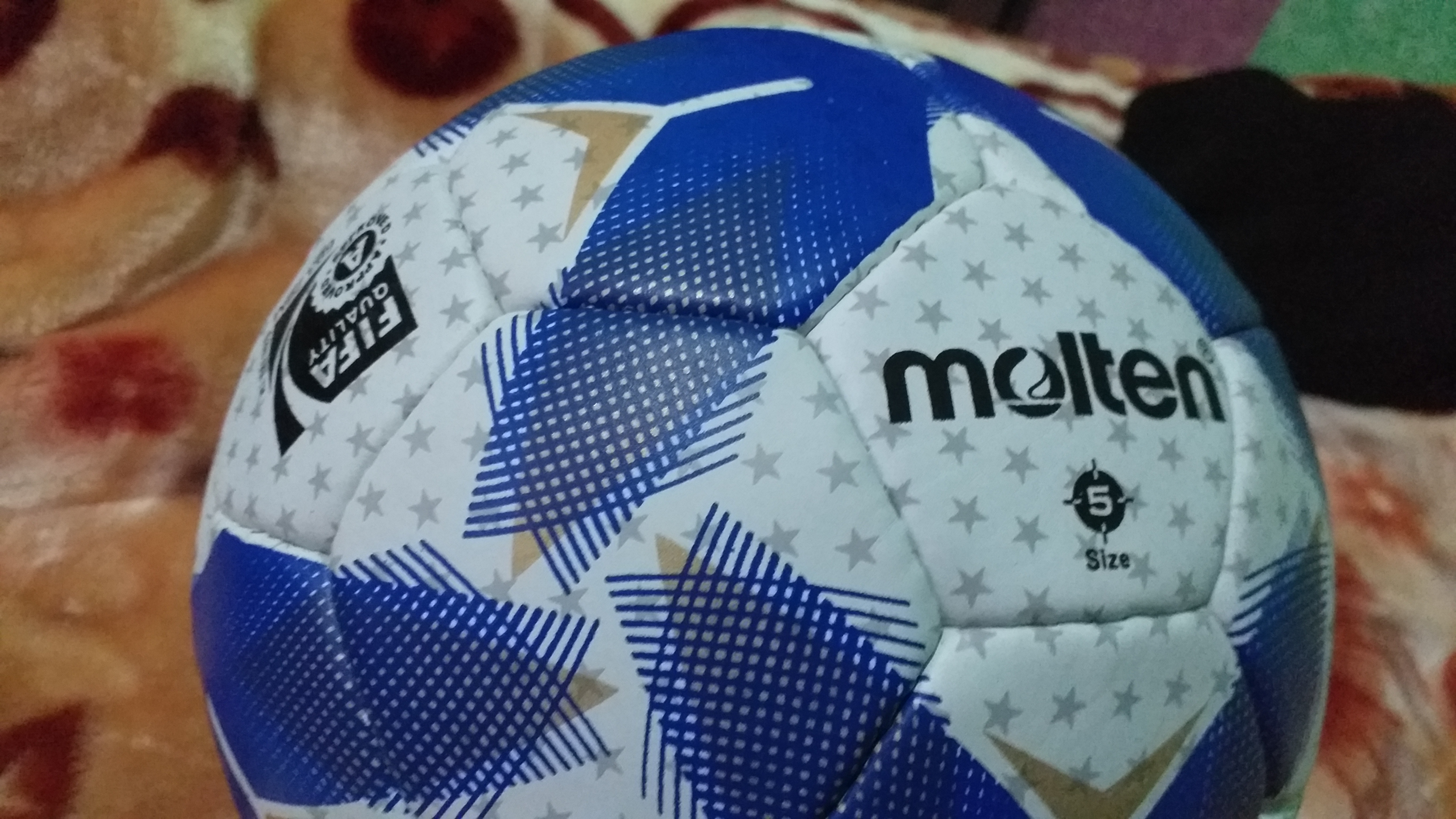Futbol topi Molten