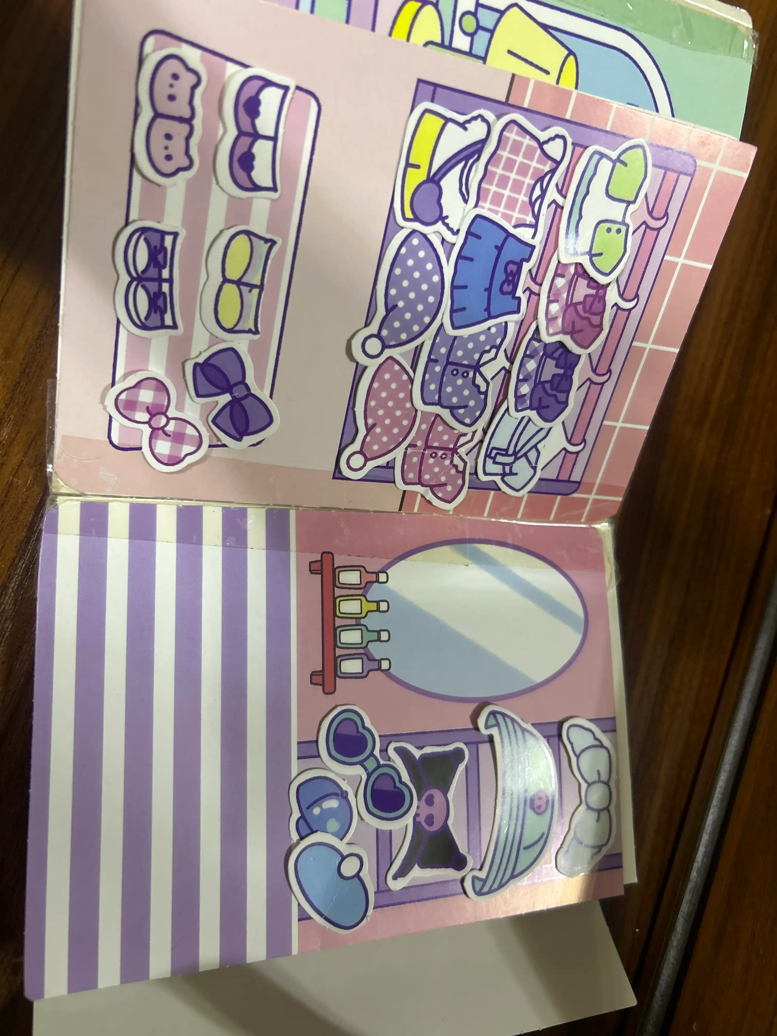 Kuromi и My Melody, книжка-игрушка, кукольный домик из бумаги, стикербук с наклейками