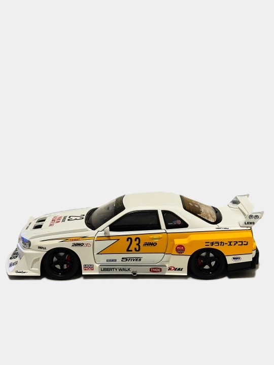 O'yinchoq metall mashinasi Mercedes-Benz AMG 6.3, Nissan Skyline GTR "Jinlifang" 1:24 - 