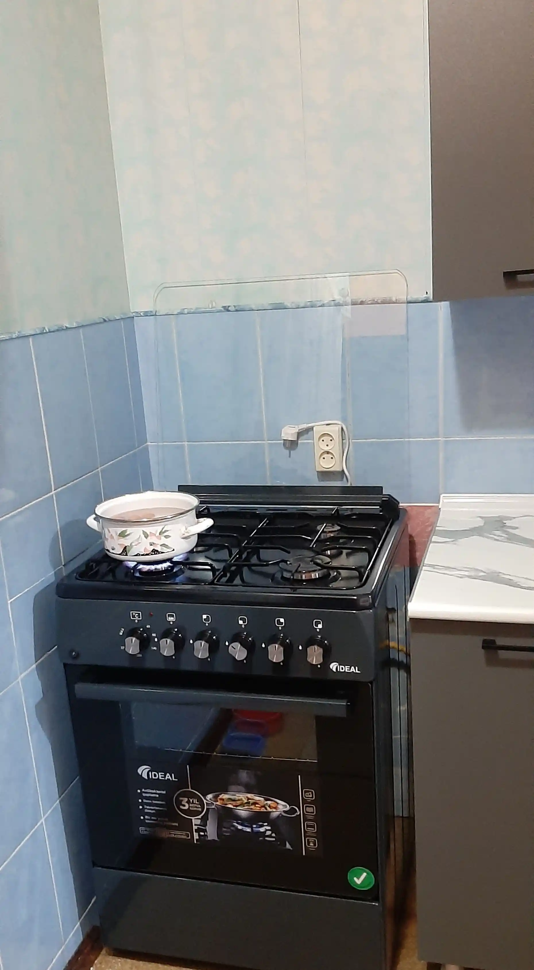 Gaz plita Ideal L115, 4 konforka, pech hajmi 65 litr, 60 * 60 sm