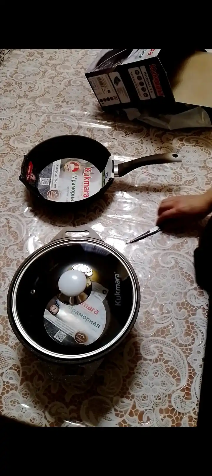 Kukmara "Mramor" skovorodka – yopishmaydigan, kofe rangli mramor, quyma tutqichli