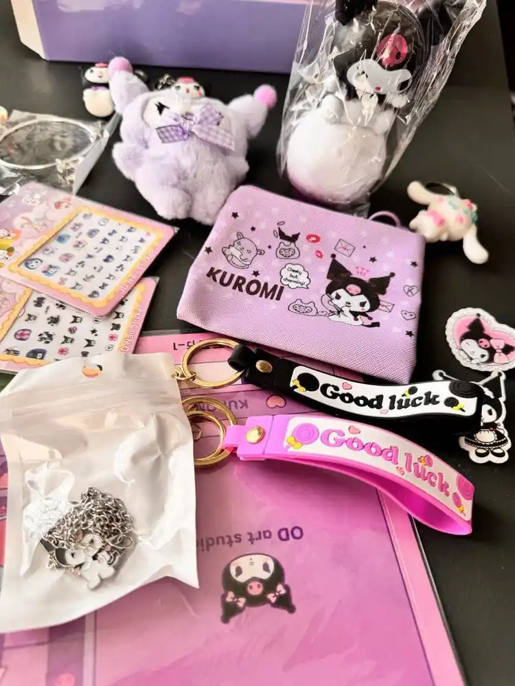 Advent taqvimi, qizlar va o‘g‘il bolalar uchun o‘yinchoqlar Kuromi, Hello Kitty, Stitch, Huntrix, Minecraft