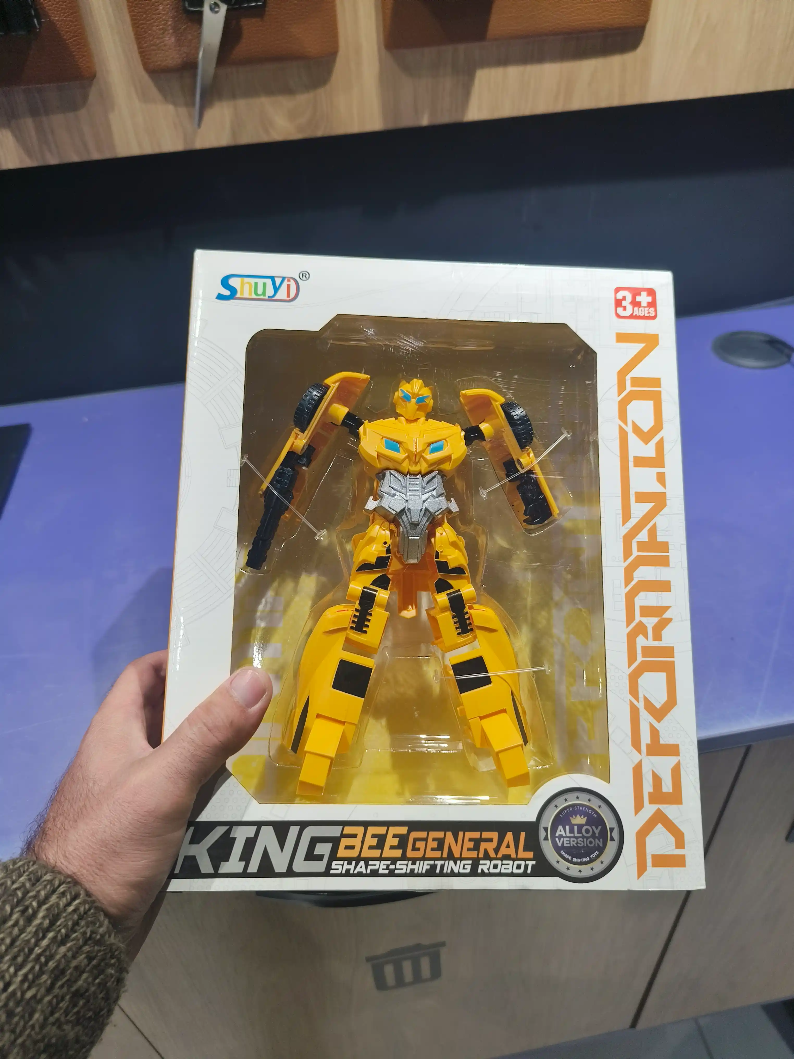 Robot-transformer FIDGO, robot va avtomobil ko‘rinishi