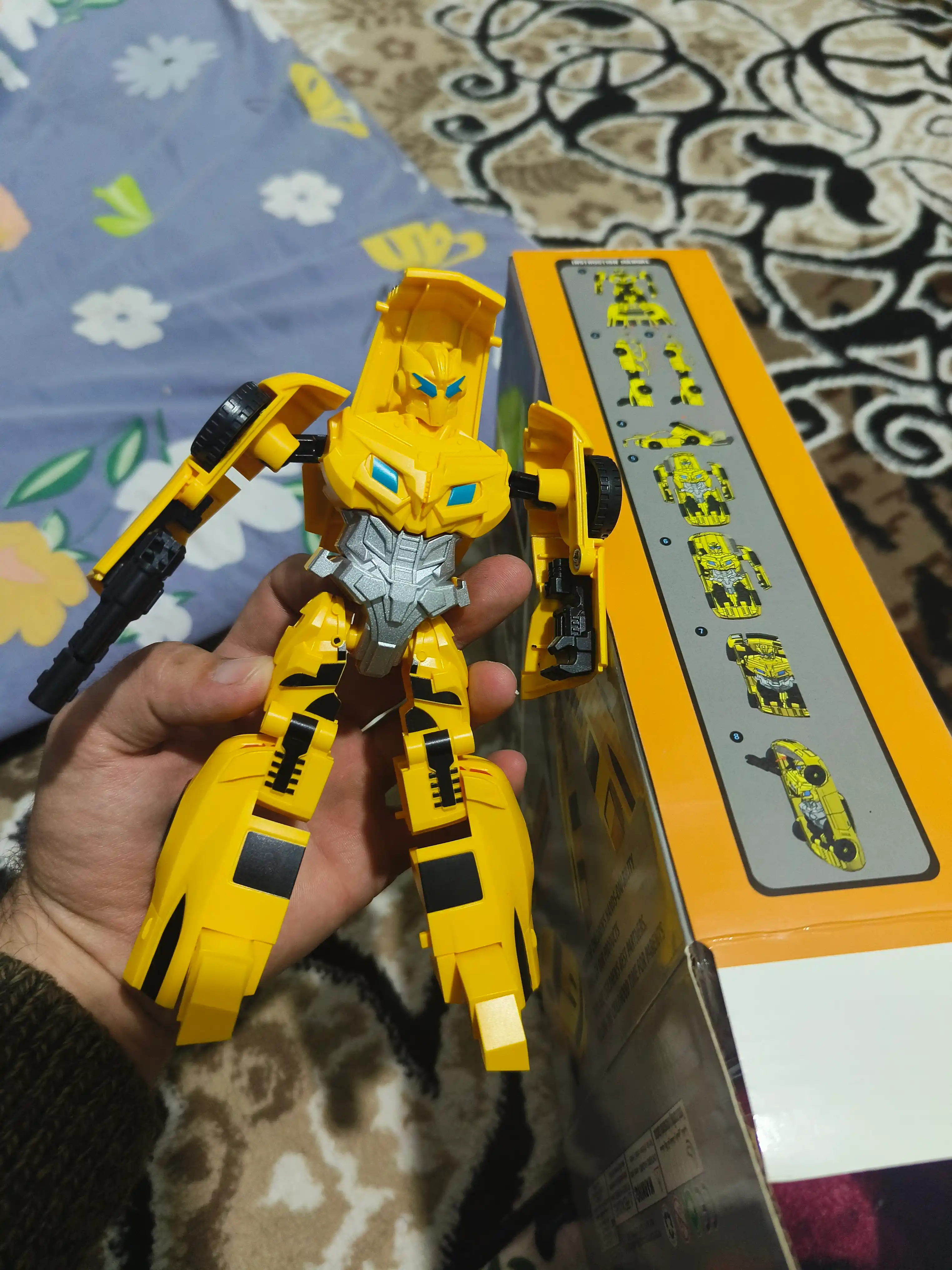 Robot-transformer FIDGO, robot va avtomobil ko‘rinishi