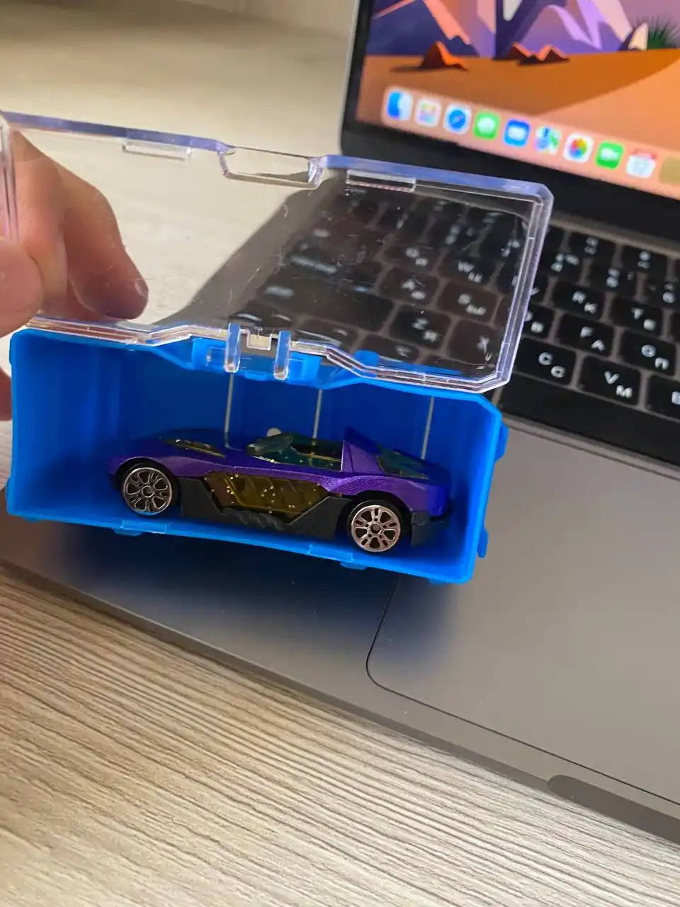 Metall mashinalar Hot Wheels stilida, to'plami 8 dona, konteynerlardan konstruktor