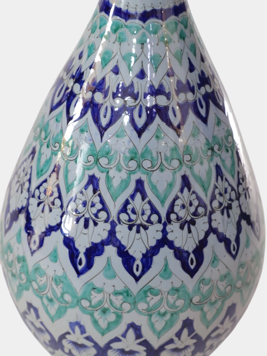 Gul naqshli guldon, qo'l mehnati