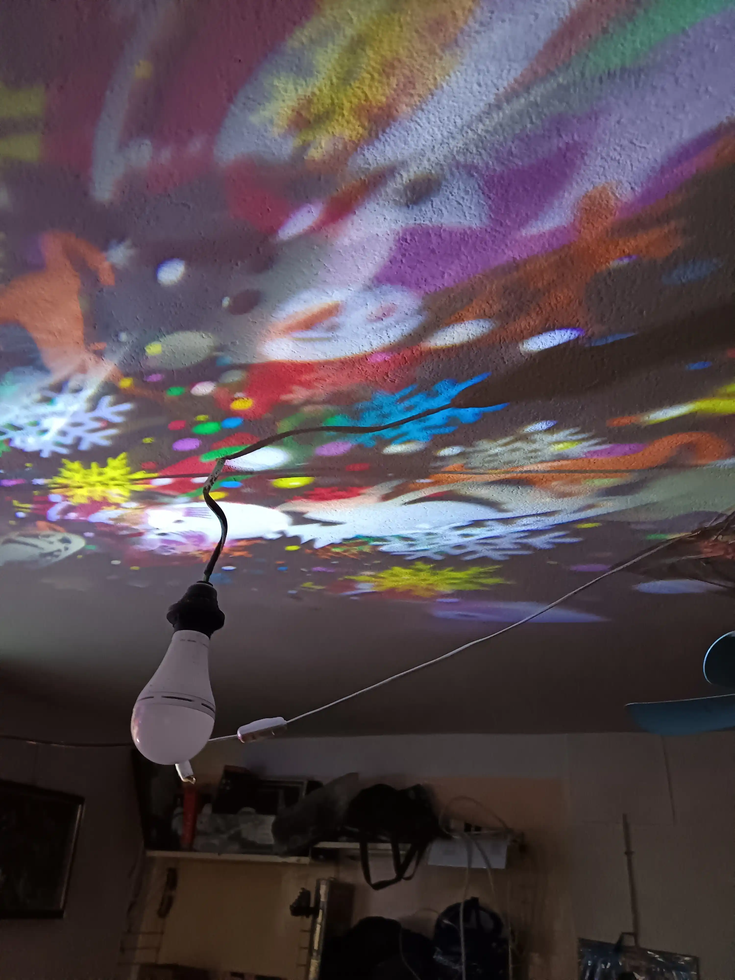 Yangi yil LED LED projektori yangi yil naqshlari bilan RGB projektori