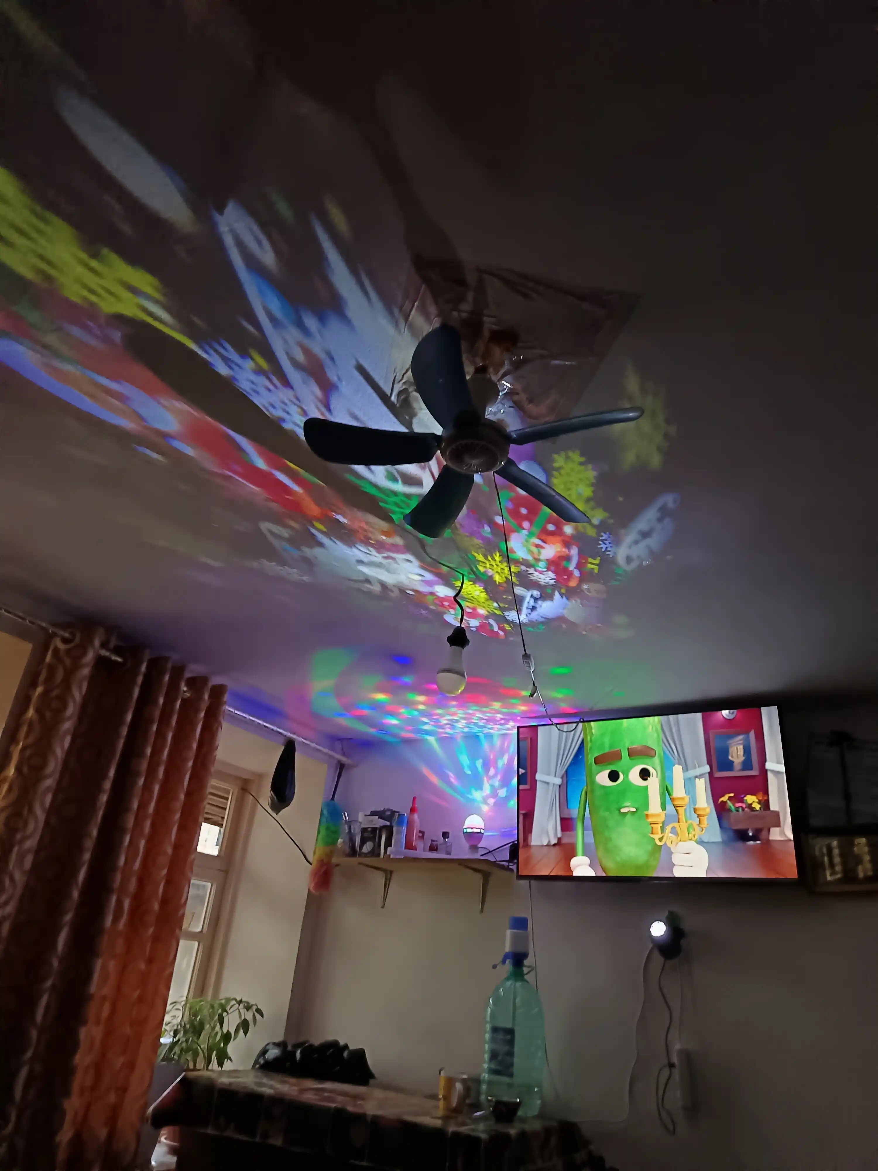 Yangi yil LED LED projektori yangi yil naqshlari bilan RGB projektori