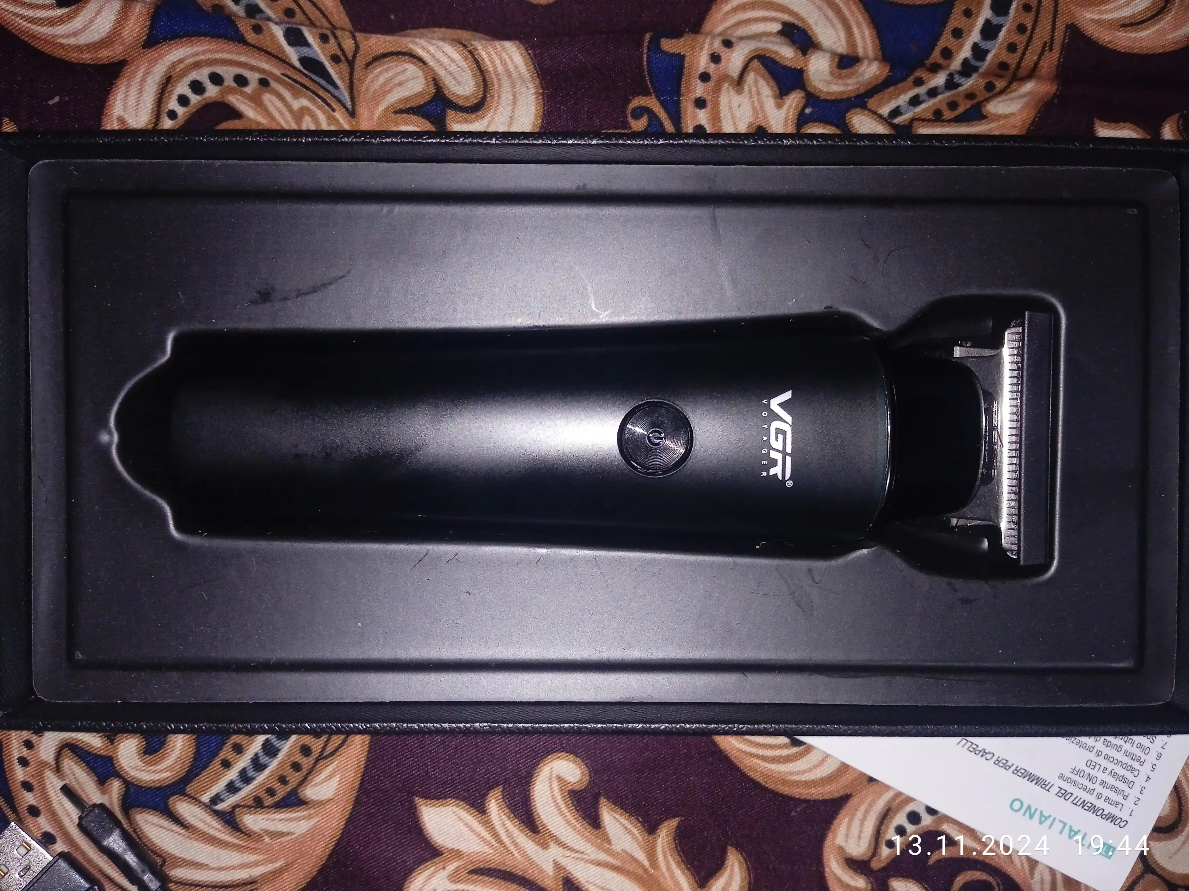 Professional simsiz soch va soqol olish kesish mashinkasi trimmer VGR V-937, LCD displeyli