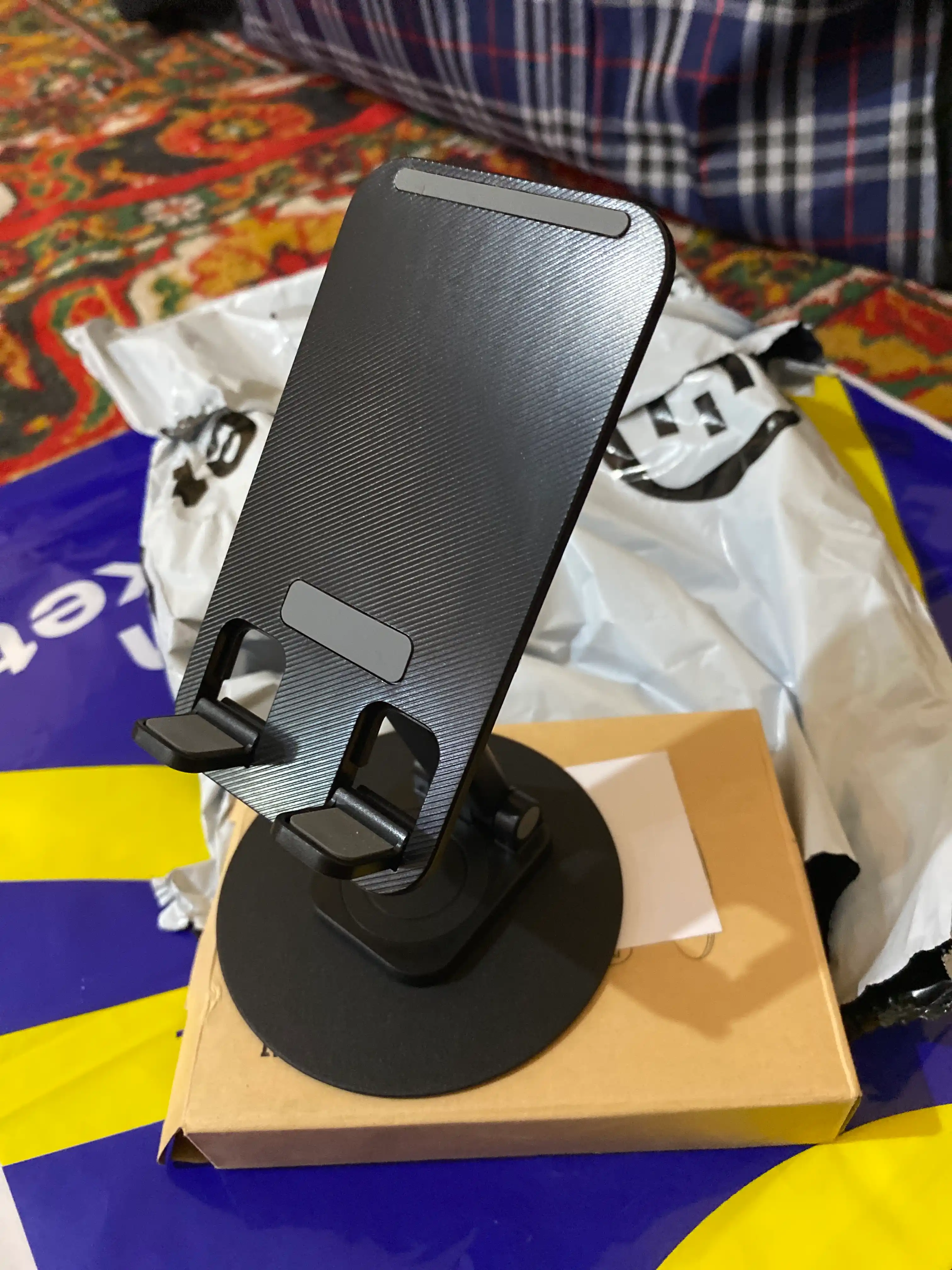 Planshet va telefon ushlagichi, 360 daraja aylanuvchi, metall asosda
