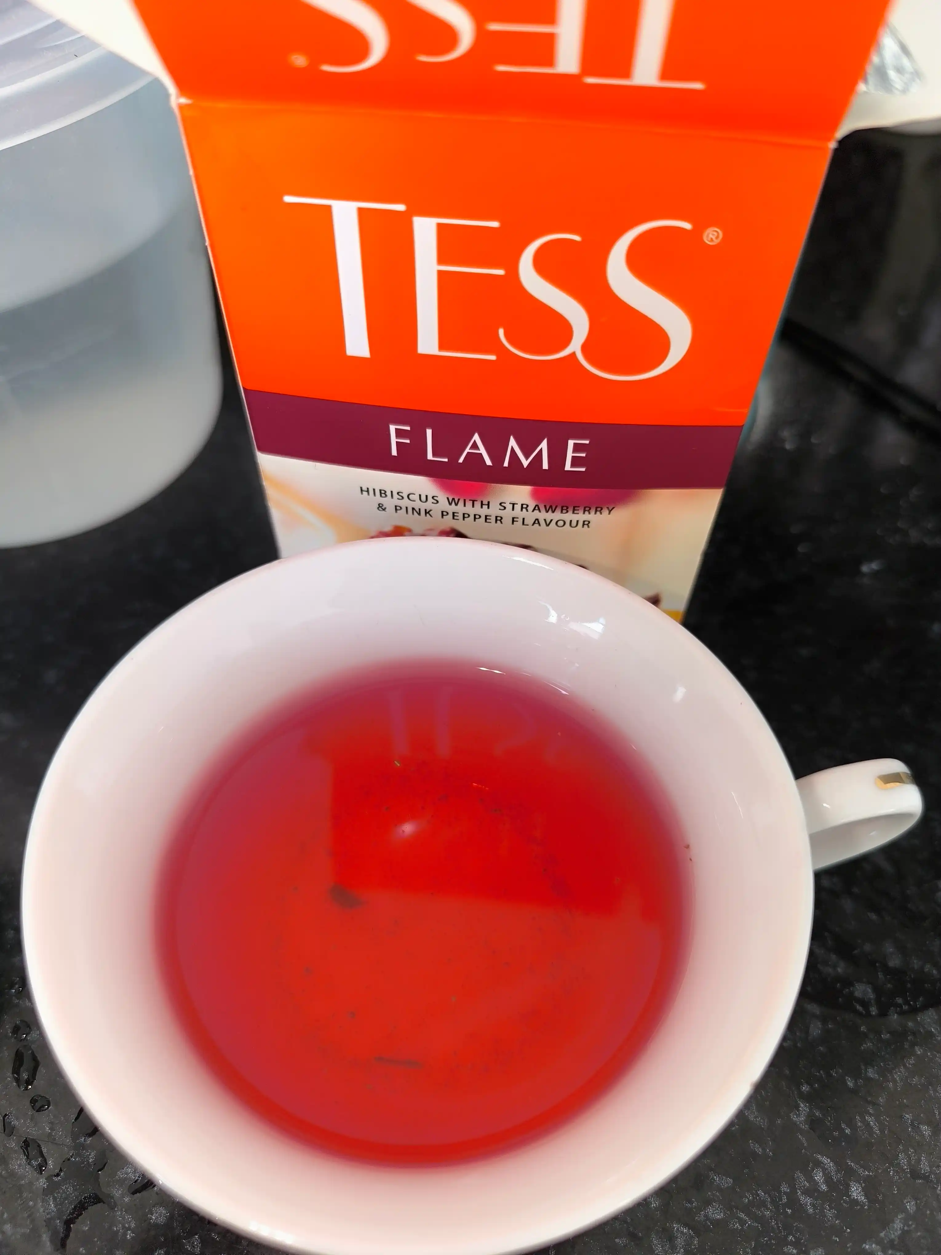 Чай красный Tess Flame, "Гибискус с ароматом земляники и с розовым перцем", 90 г