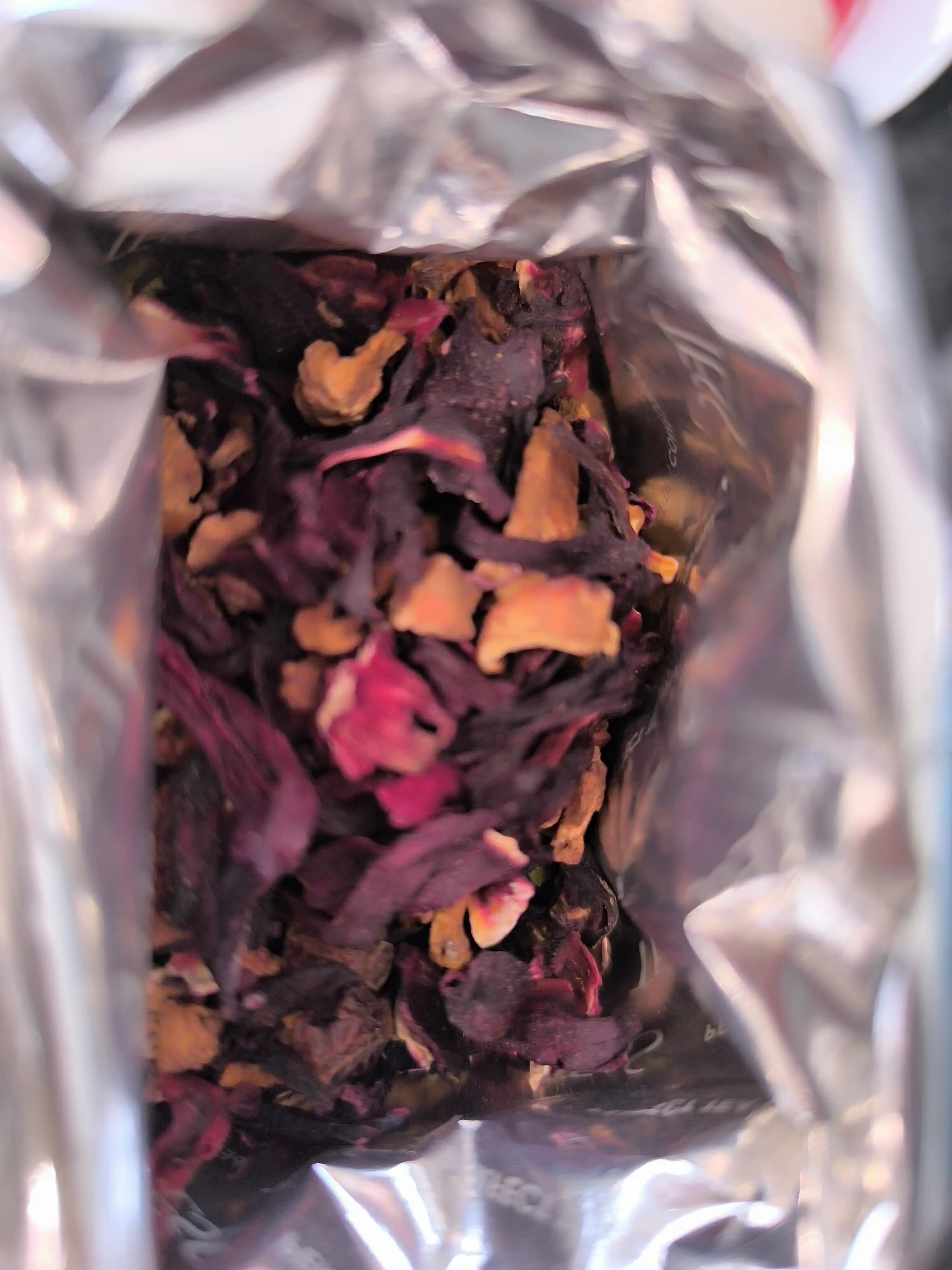 Чай красный Tess Flame, "Гибискус с ароматом земляники и с розовым перцем", 90 г