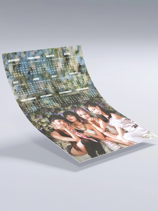 K-pop yulduzlari surati tushirilgan, 2025 yil kalendarlari