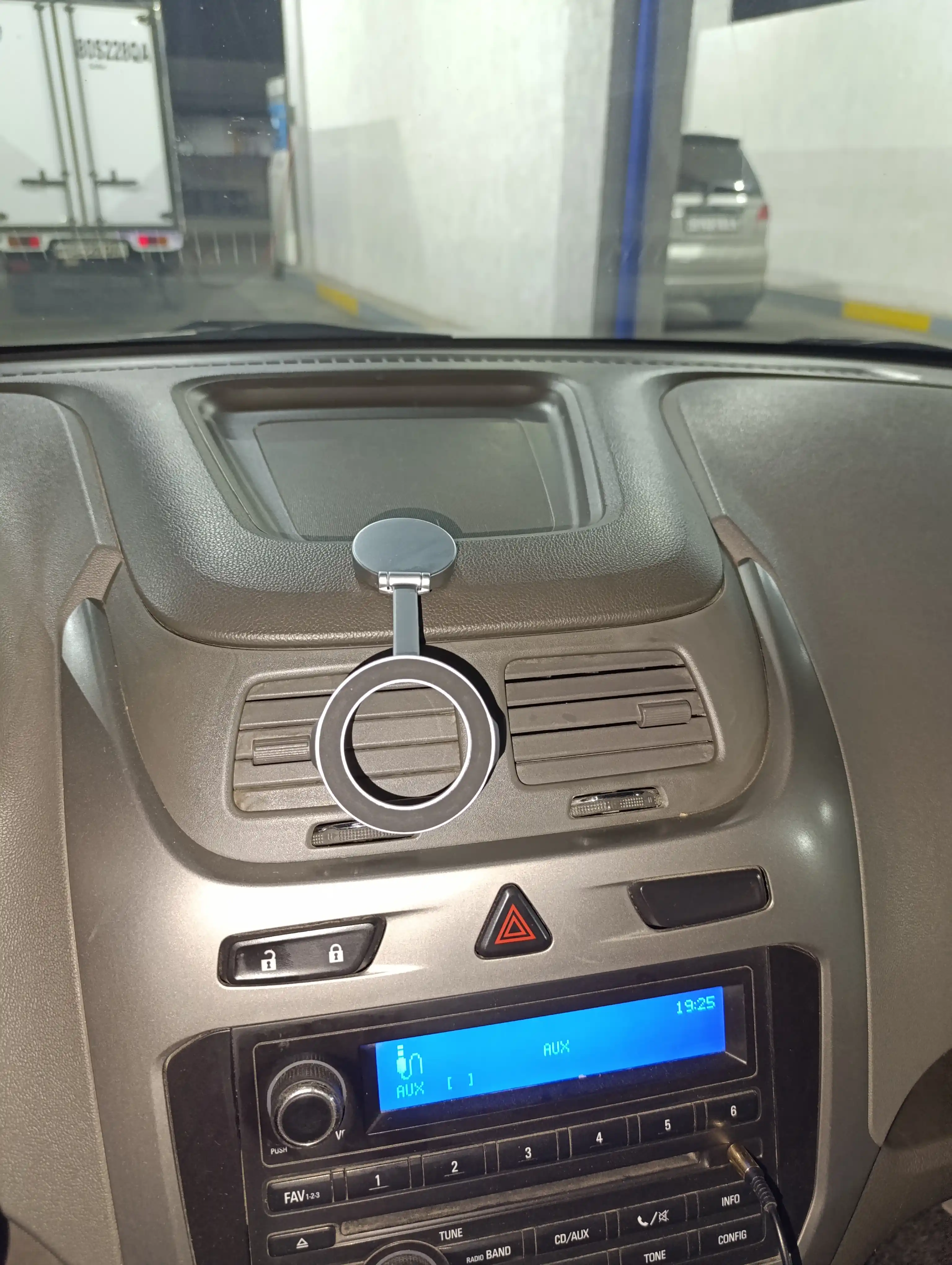 Avtomobil telefon ushlagich MagSafe Holder