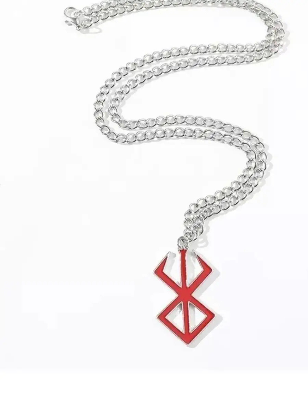 Подвеска берсерка. Кулон из берсерка. Берсерк цепочка клеймо. Берсерк кулон жертвы. Кулон берсерк.