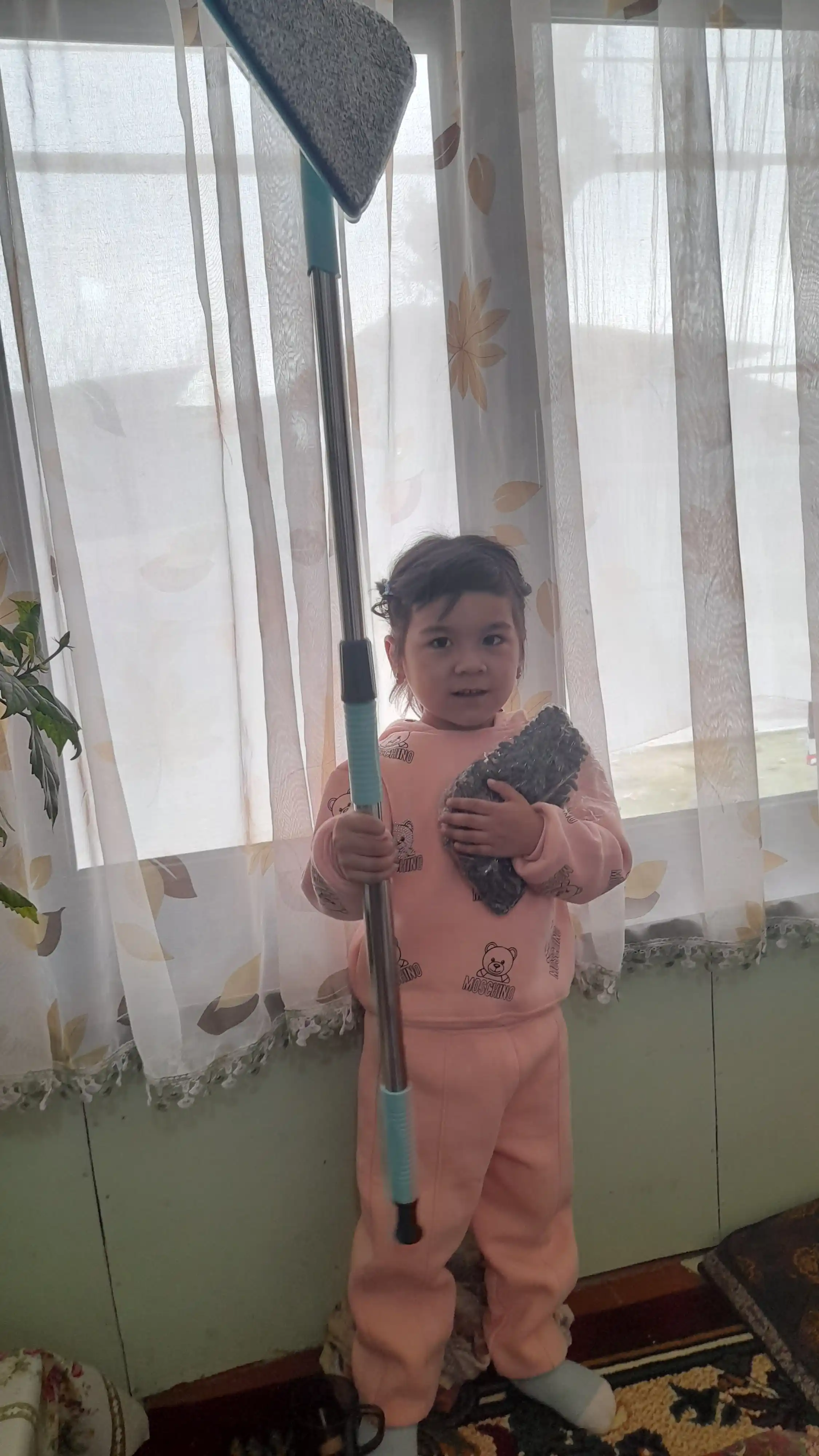 Швабра для мытья пола и окон, треугольная, 2 насадки-тряпки, в комплекте