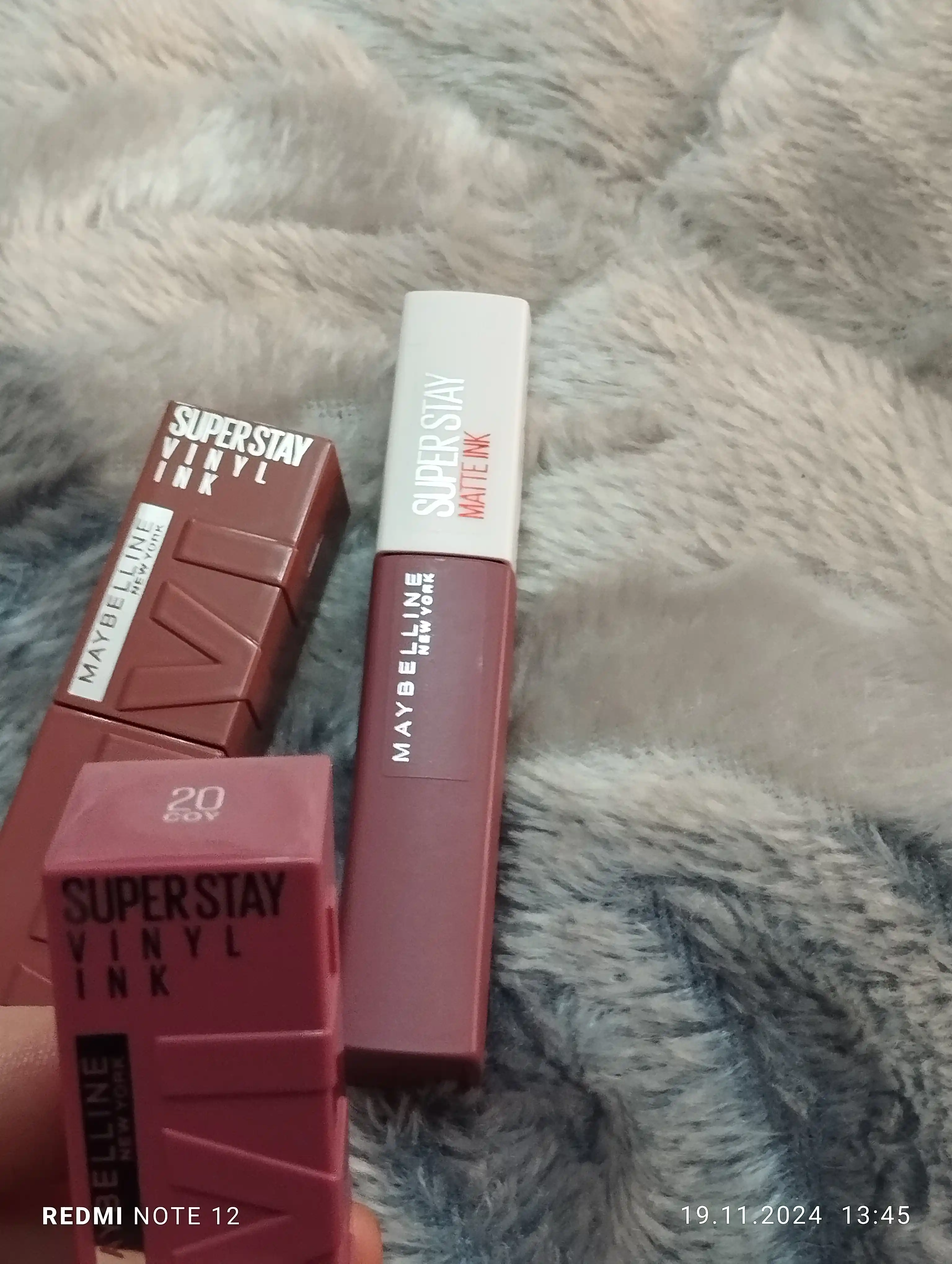 Lab uchun boyog' Maybelline New York Super Stay Vinyl Ink, ton 35 cheekky