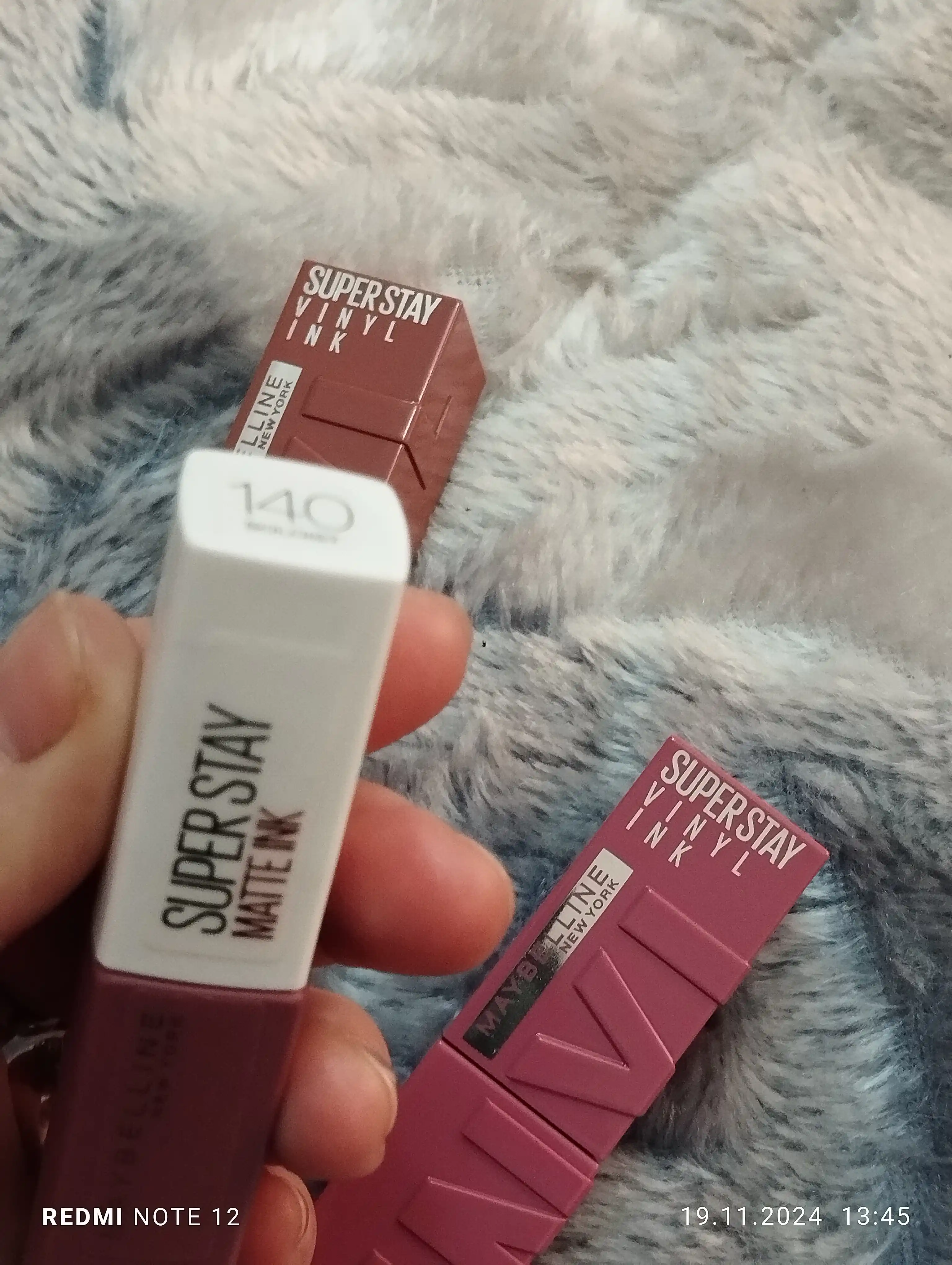 Lab uchun boyog' Maybelline New York Super Stay Vinyl Ink, ton 35 cheekky