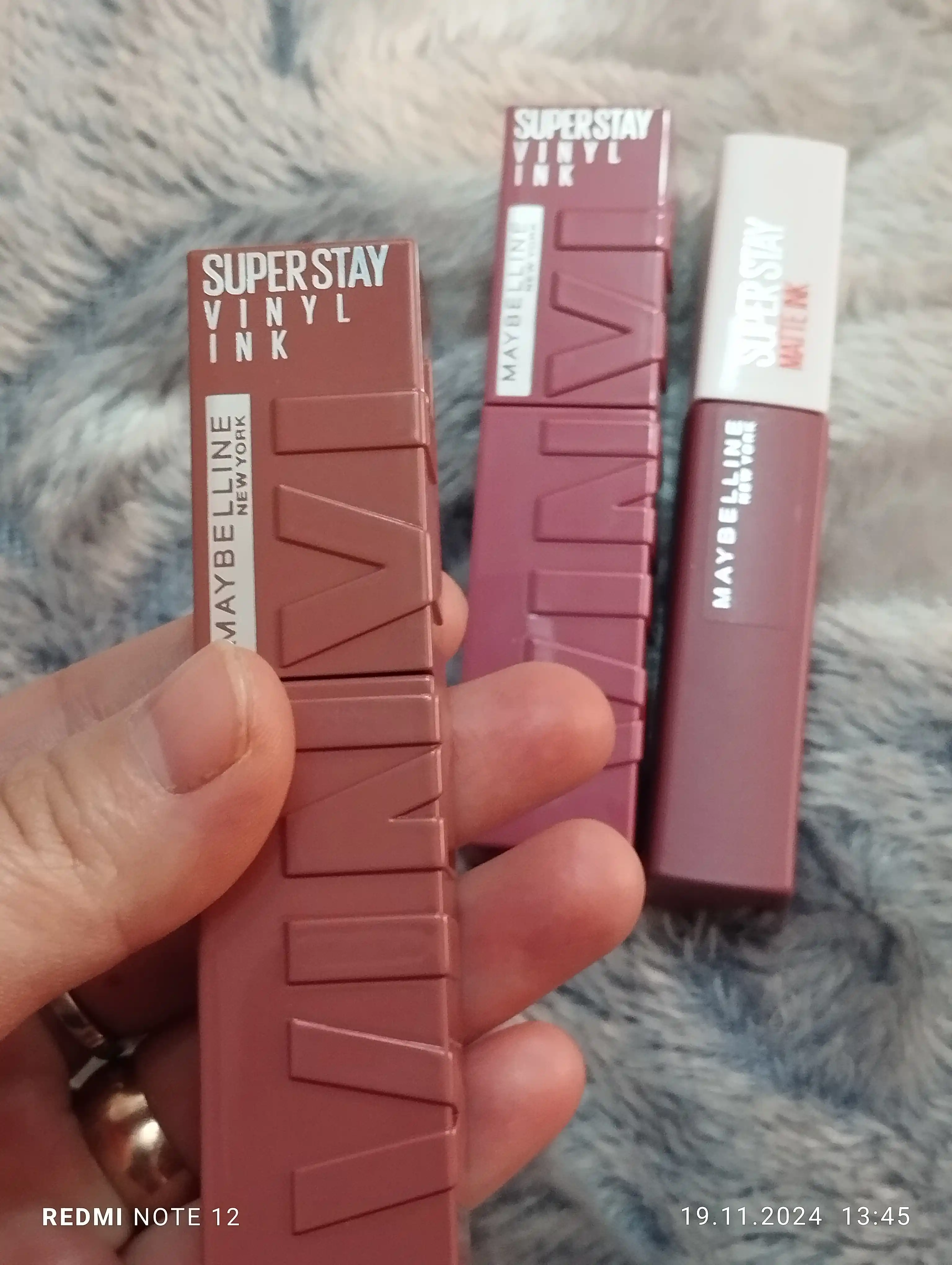 Lab uchun boyog' Maybelline New York Super Stay Vinyl Ink, ton 35 cheekky